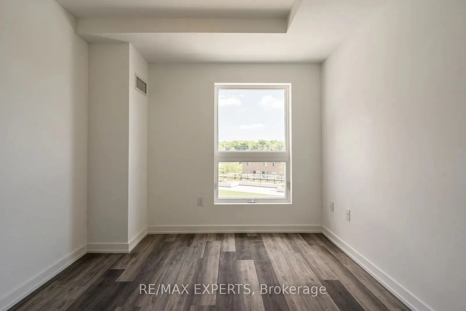430 Essa Road, #302