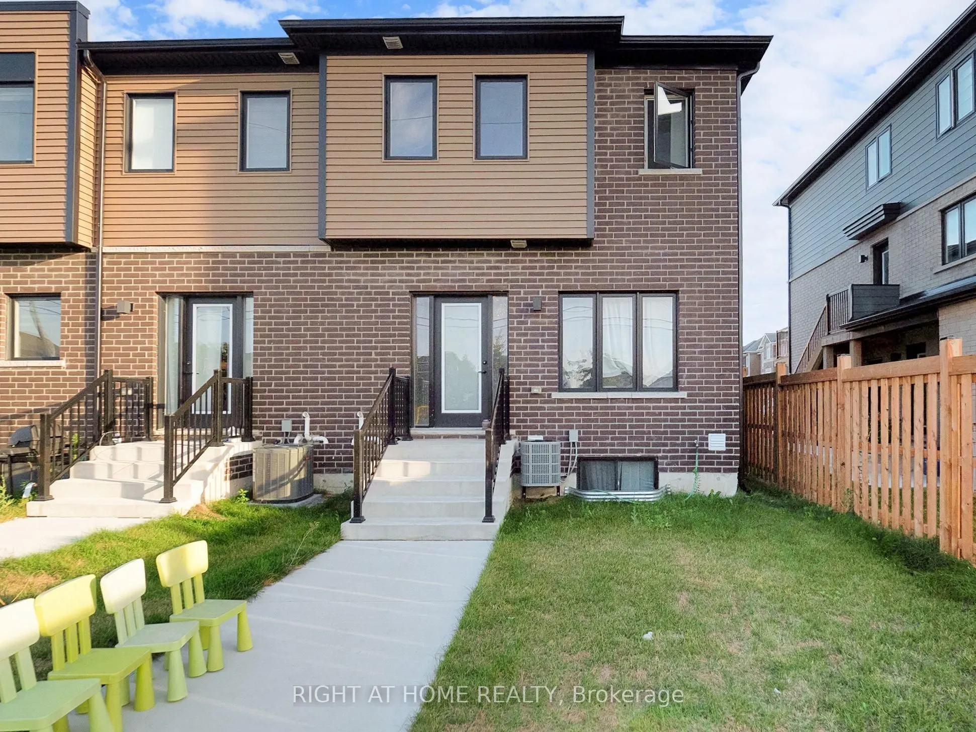 33 Pumpkin Corner Crescent