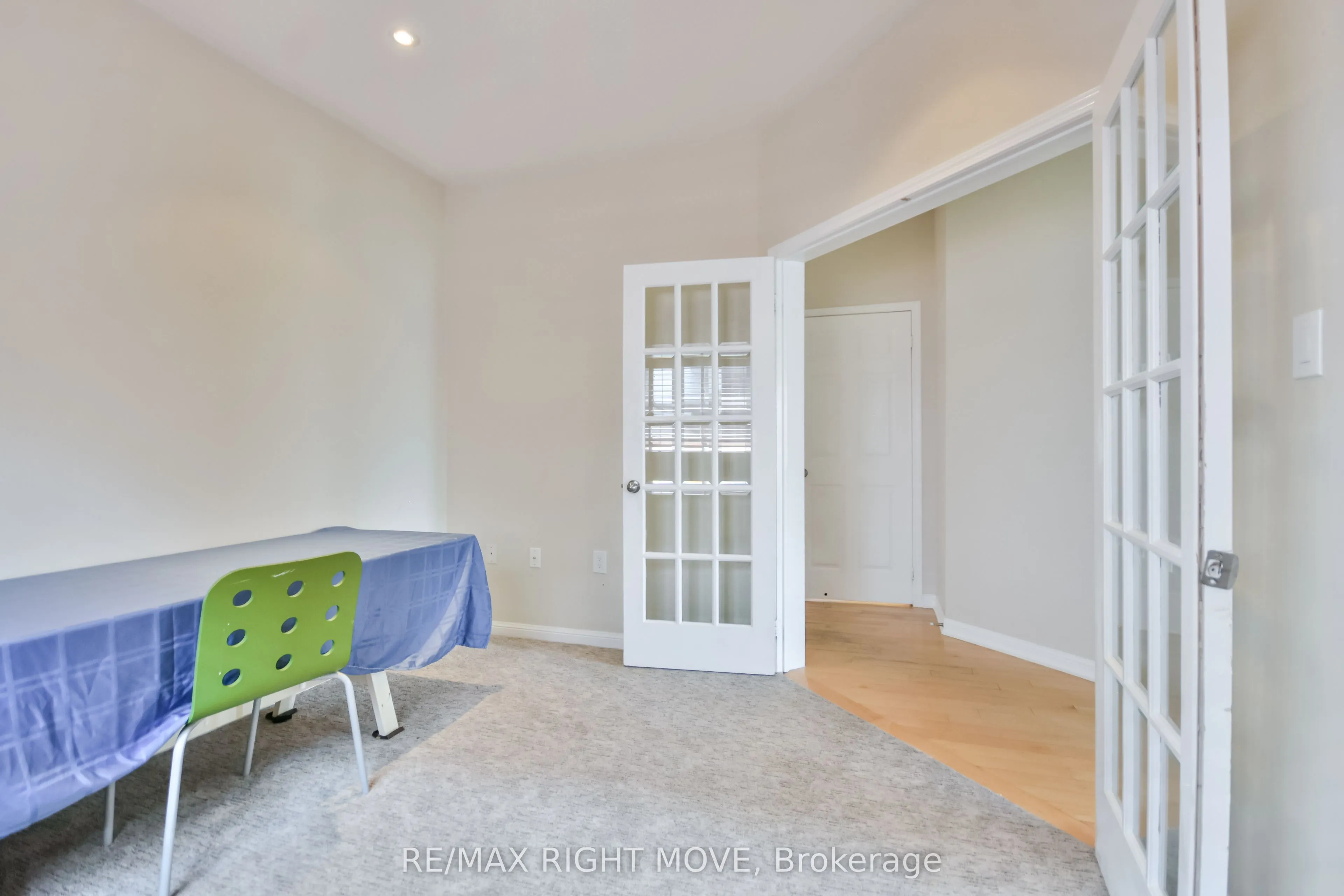 132 The Queensway