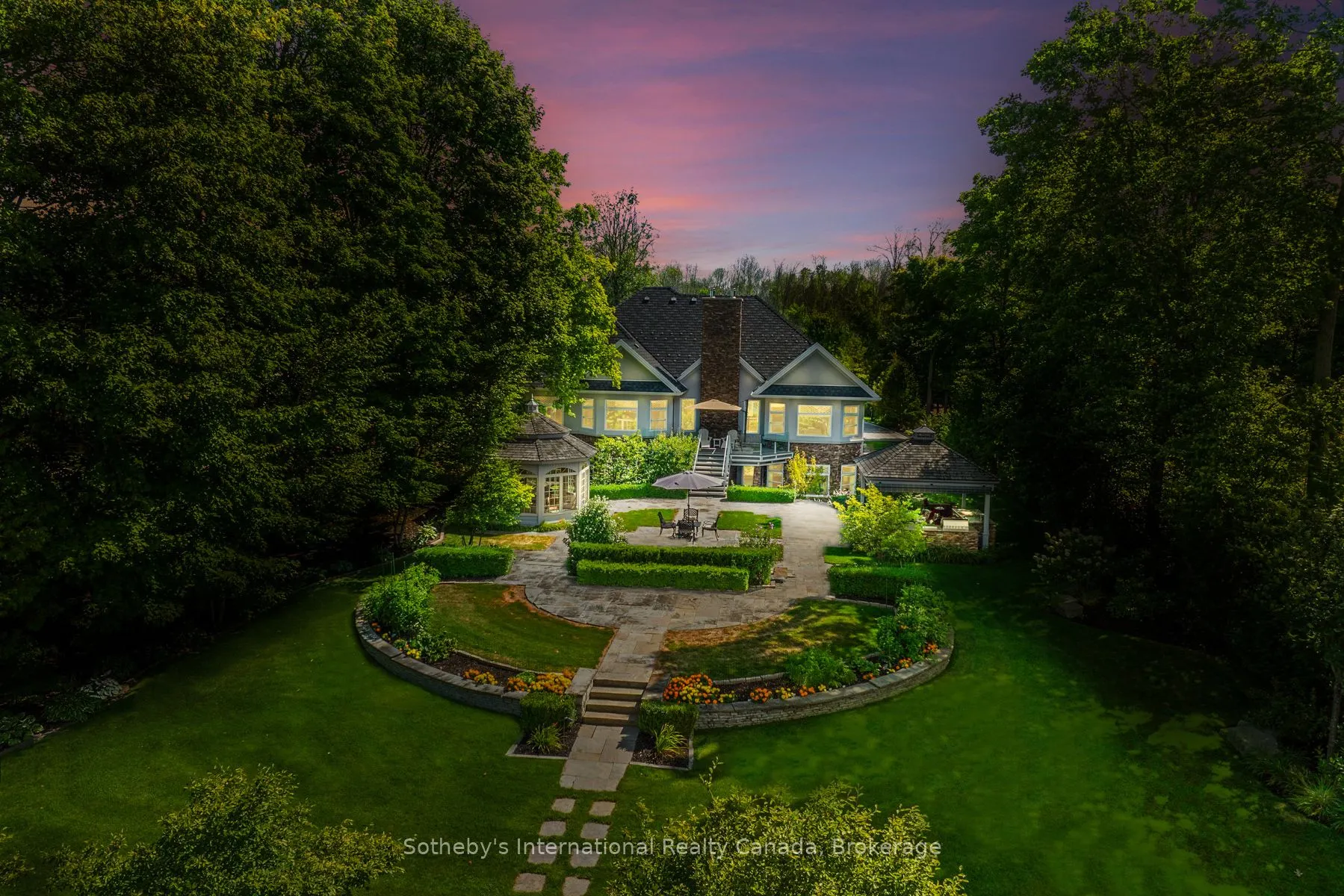 153 Creighton Street S