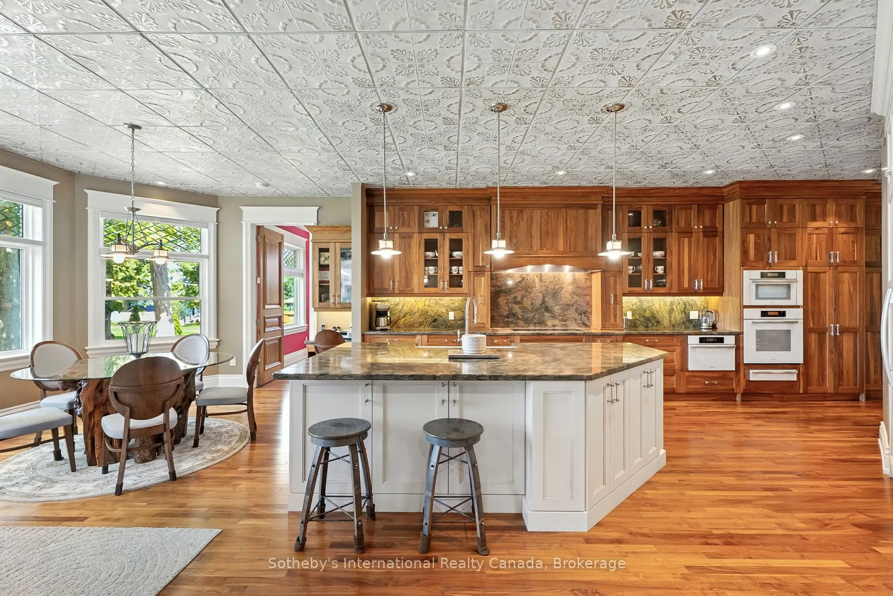 153 Creighton Street S
