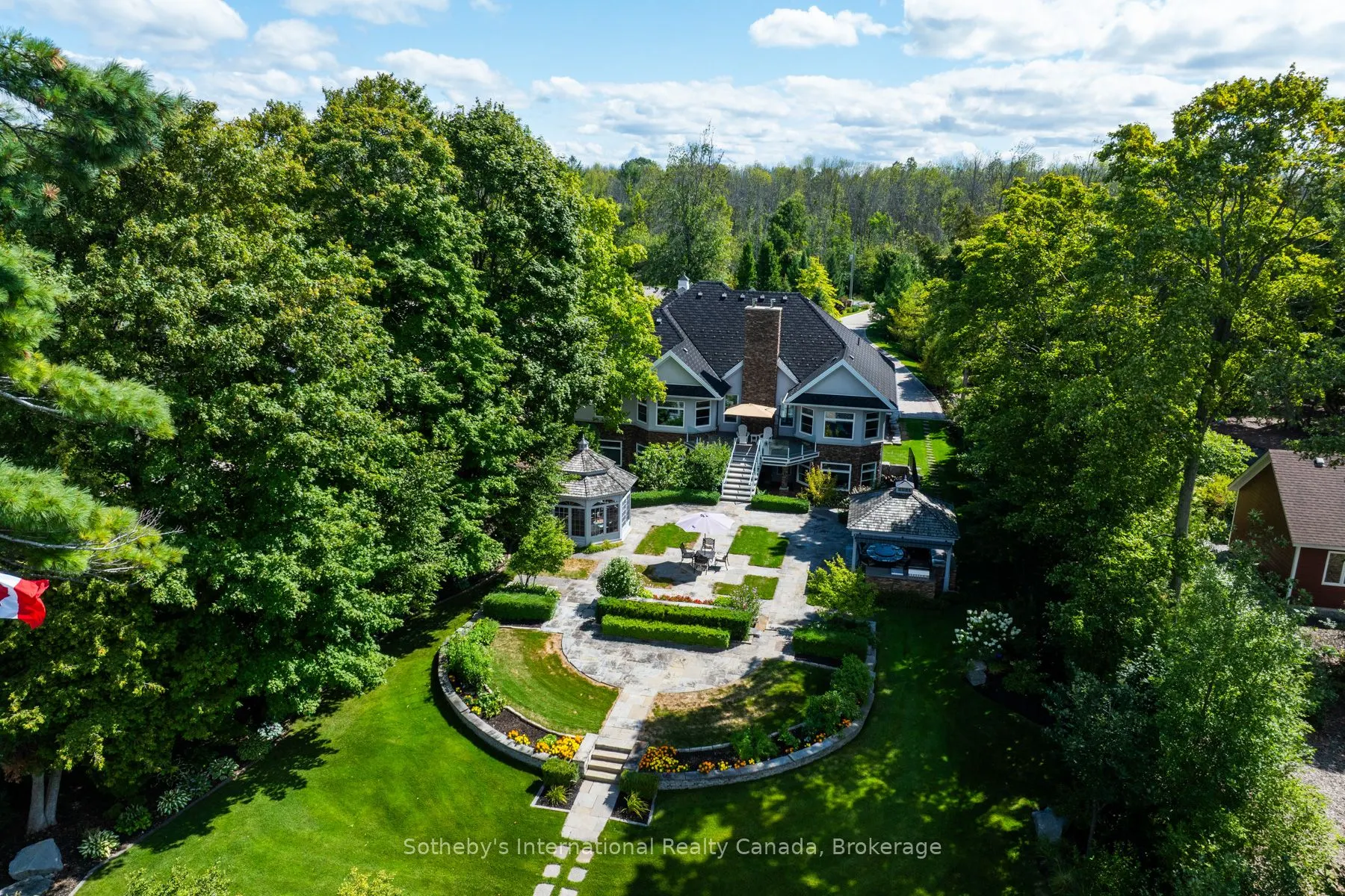 153 Creighton Street S