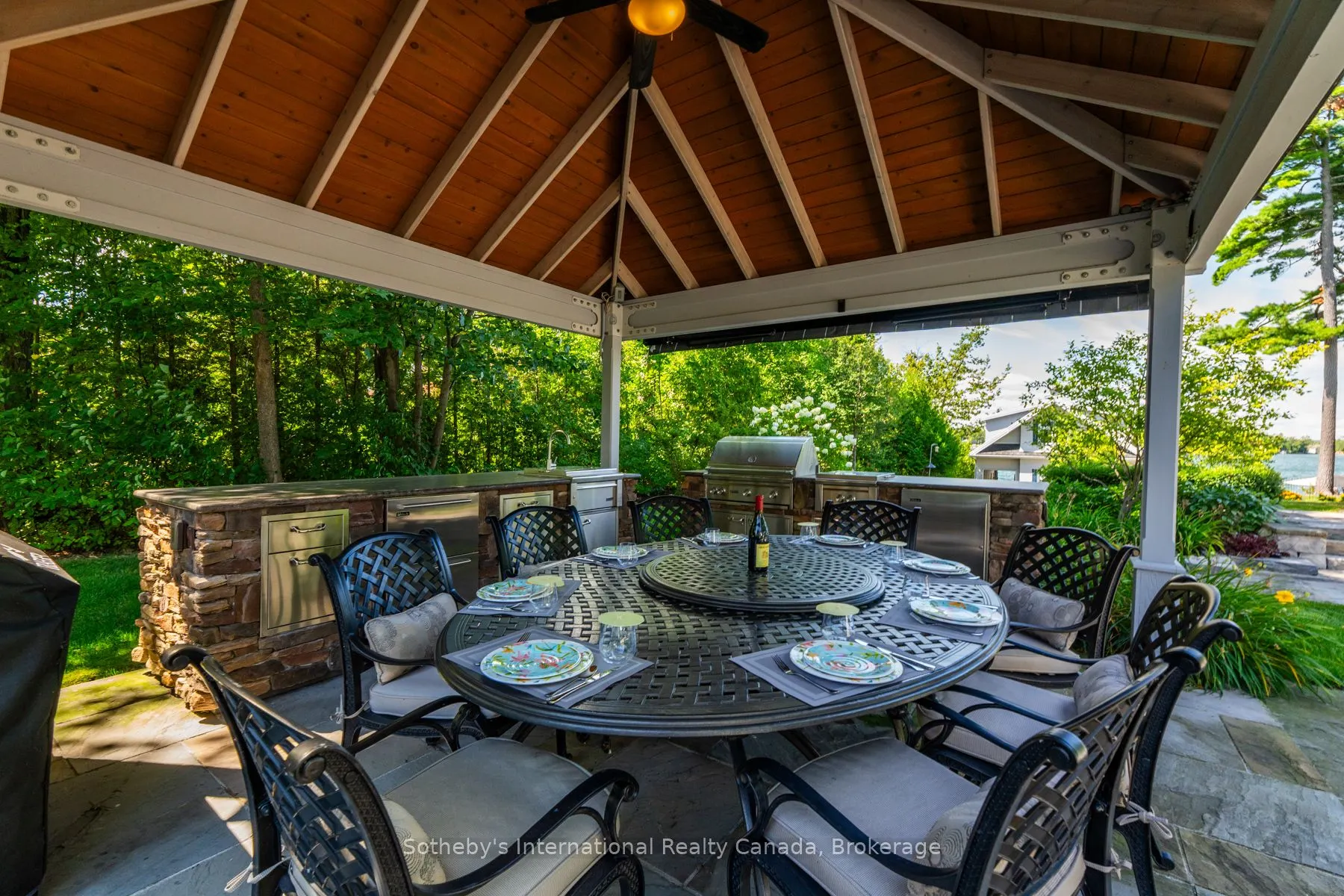 153 Creighton Street S