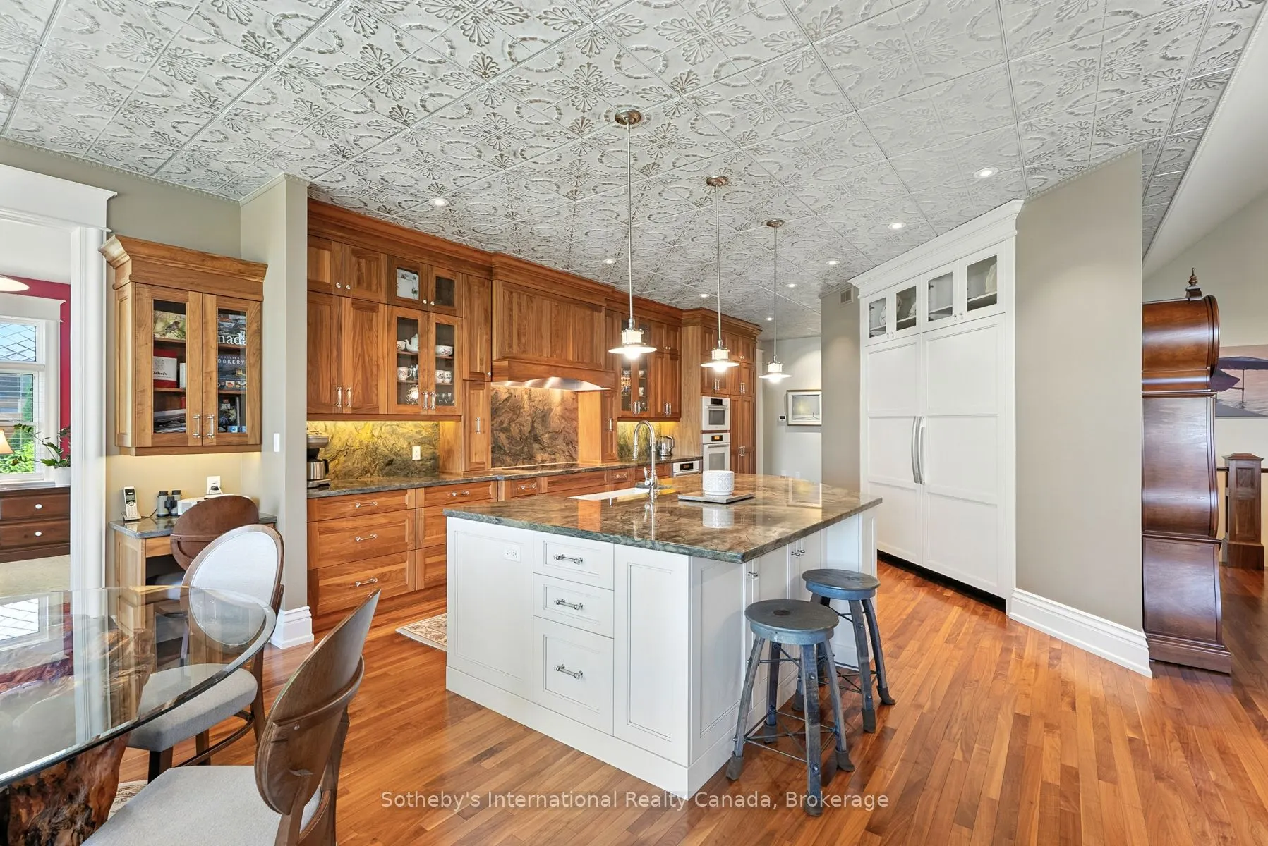 153 Creighton Street S