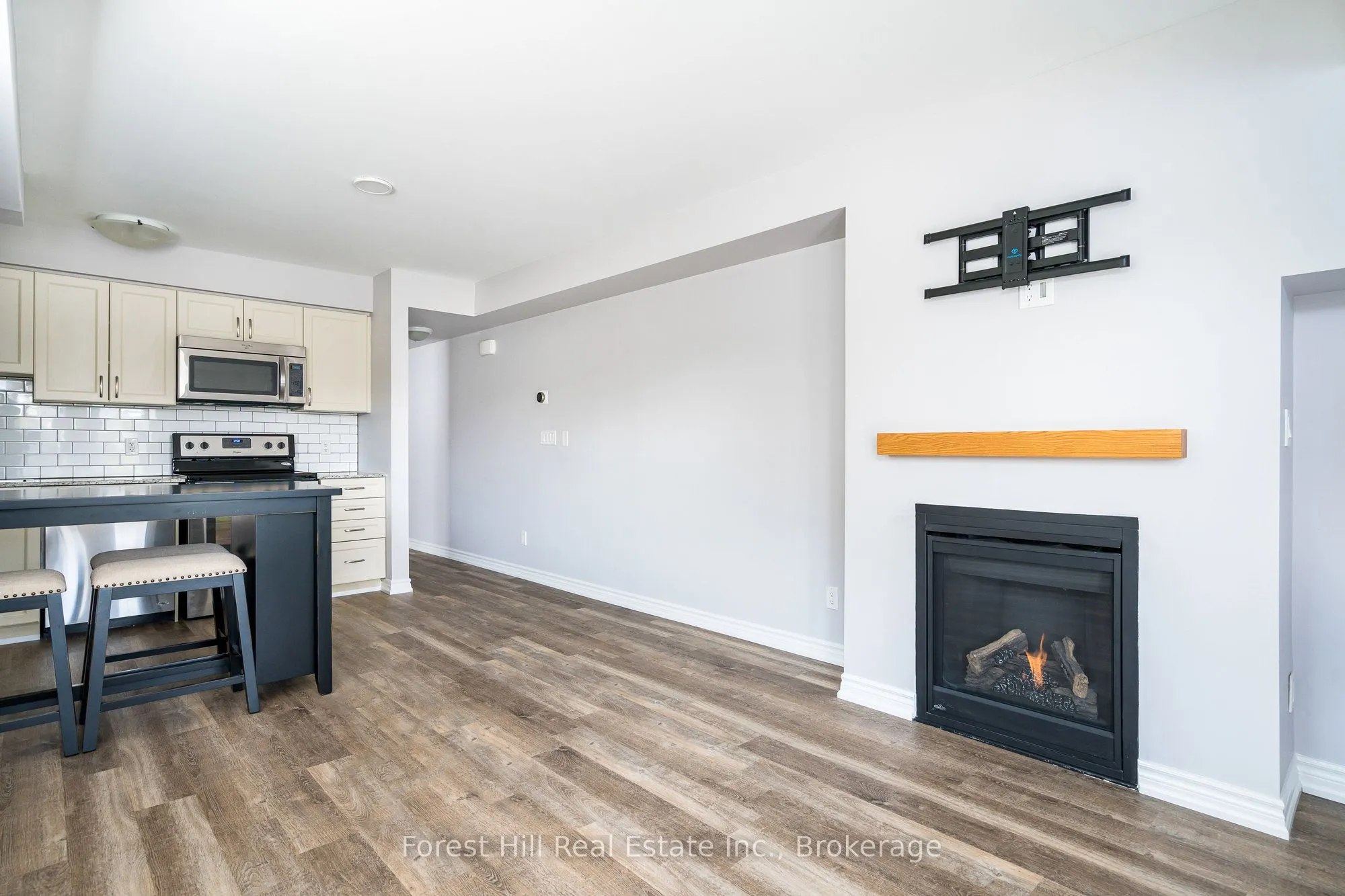 2 ANCHORAGE Crescent, #108