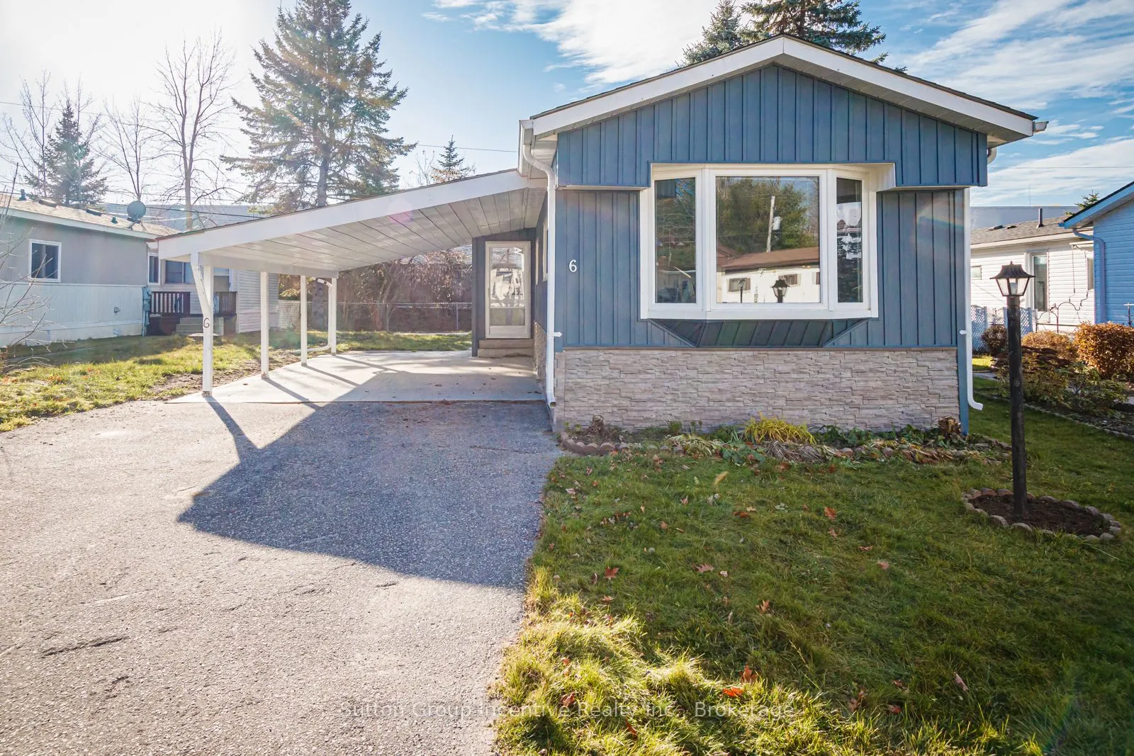 6 GEORGIAN GLEN Drive
