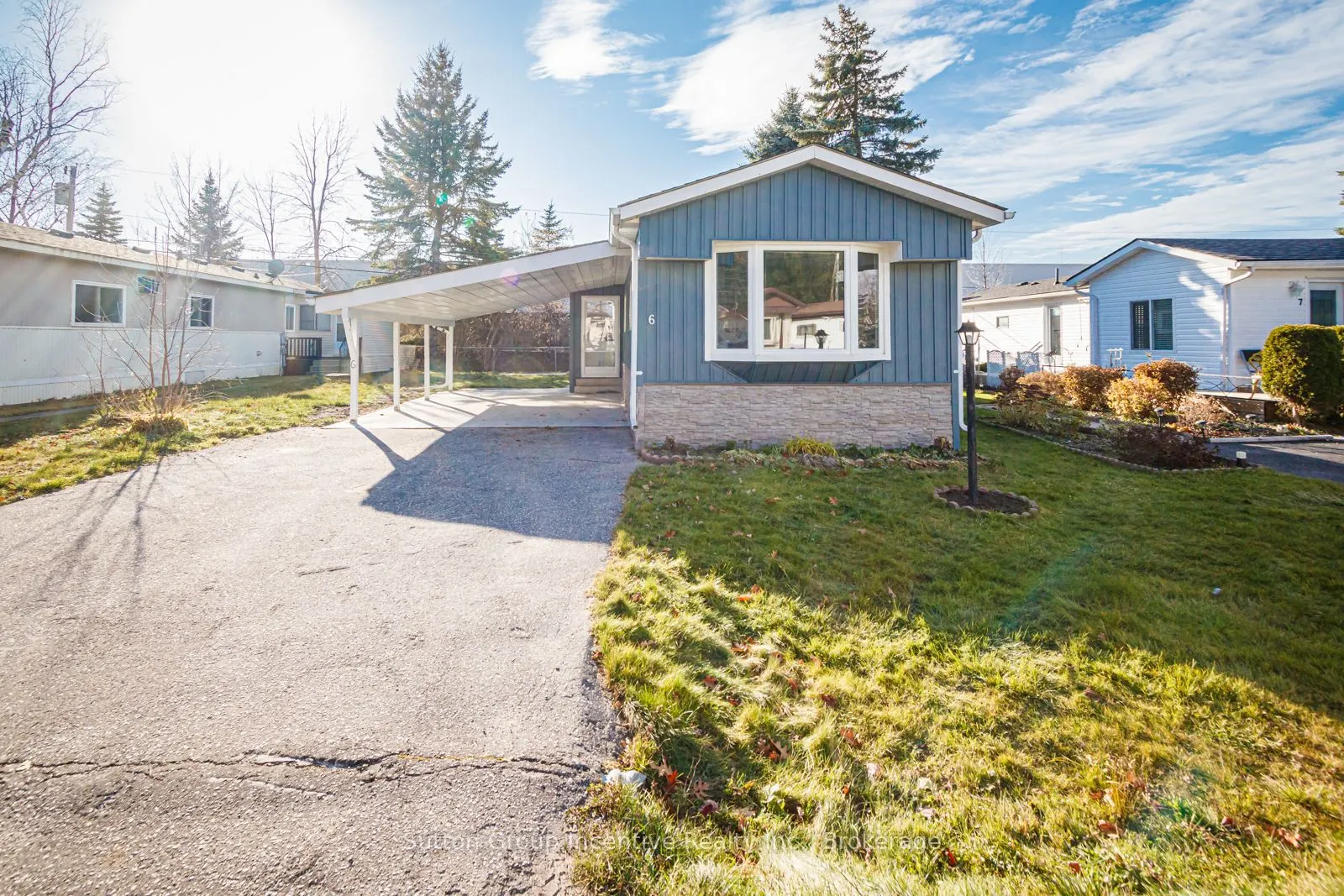 6 GEORGIAN GLEN Drive