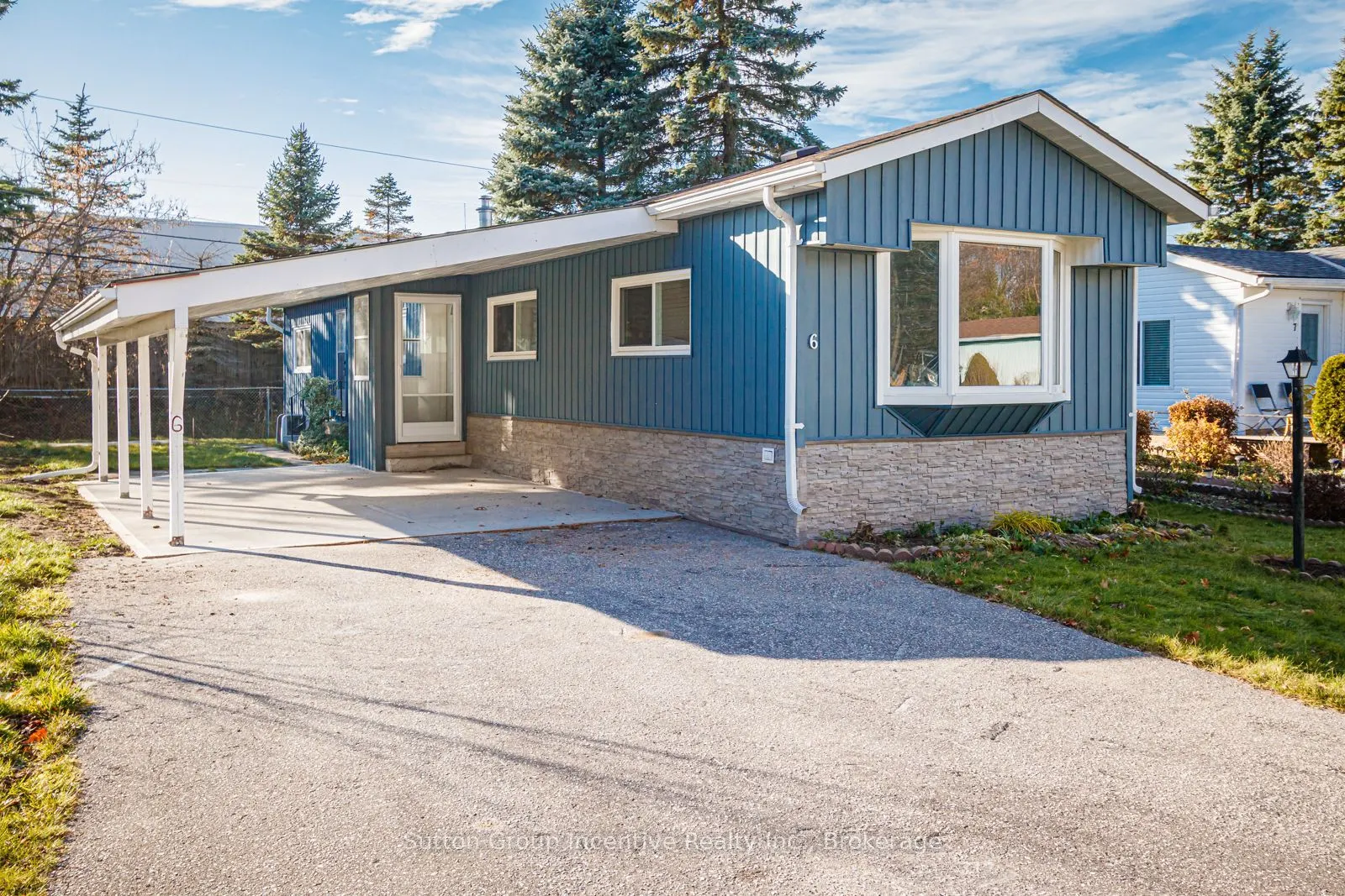 6 GEORGIAN GLEN Drive