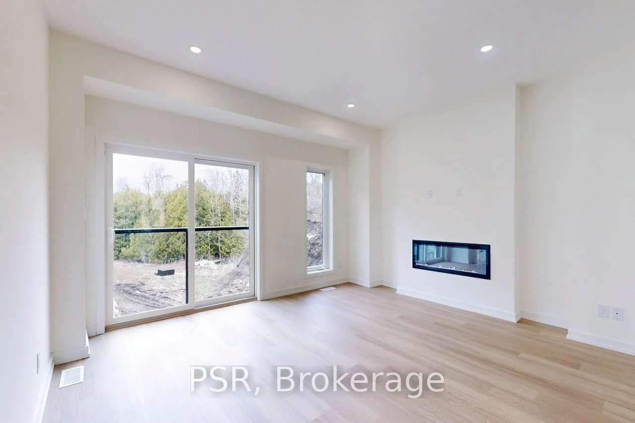 8 Winters Crescent, #8