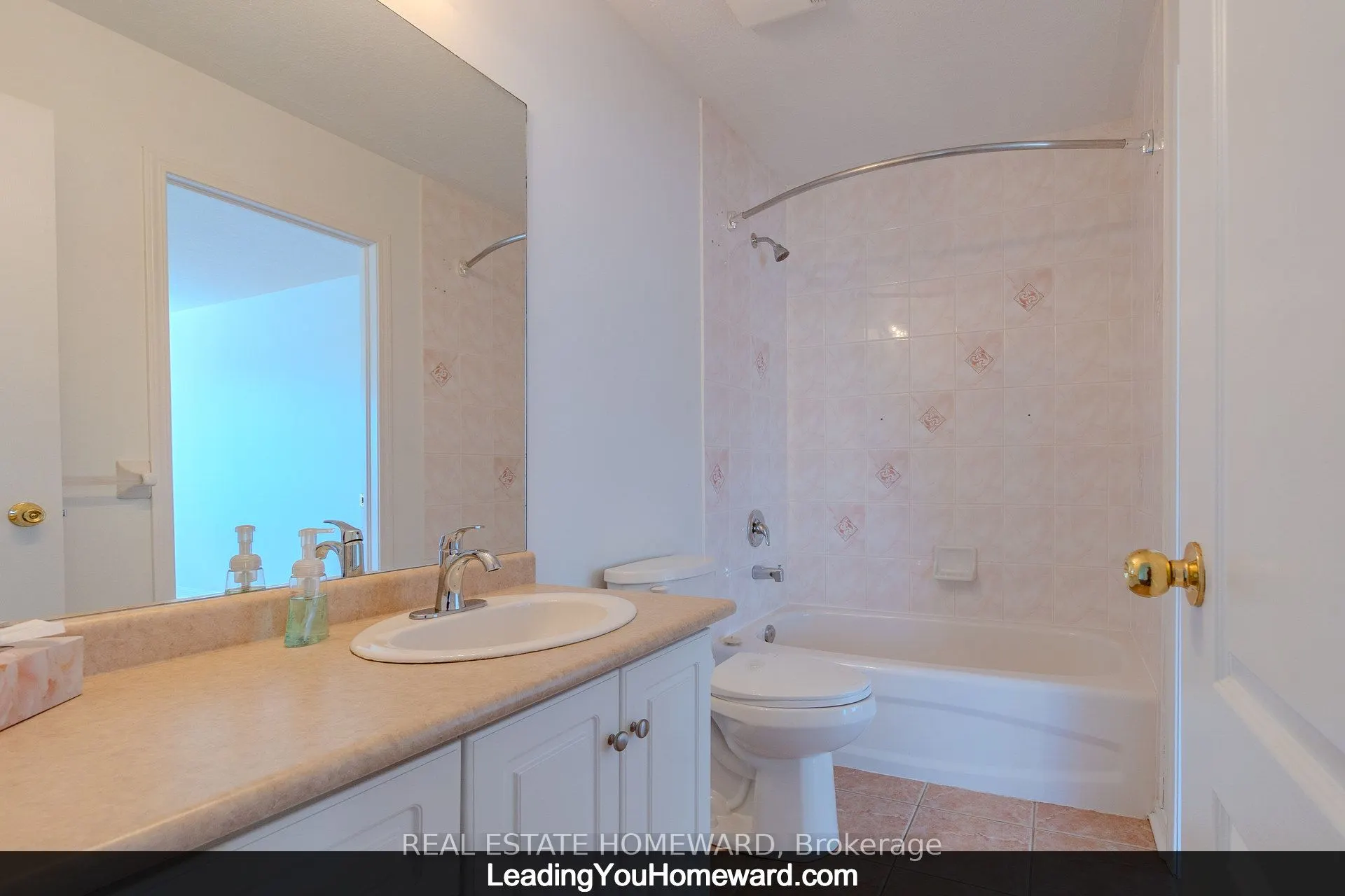 488 Yonge Street, #19