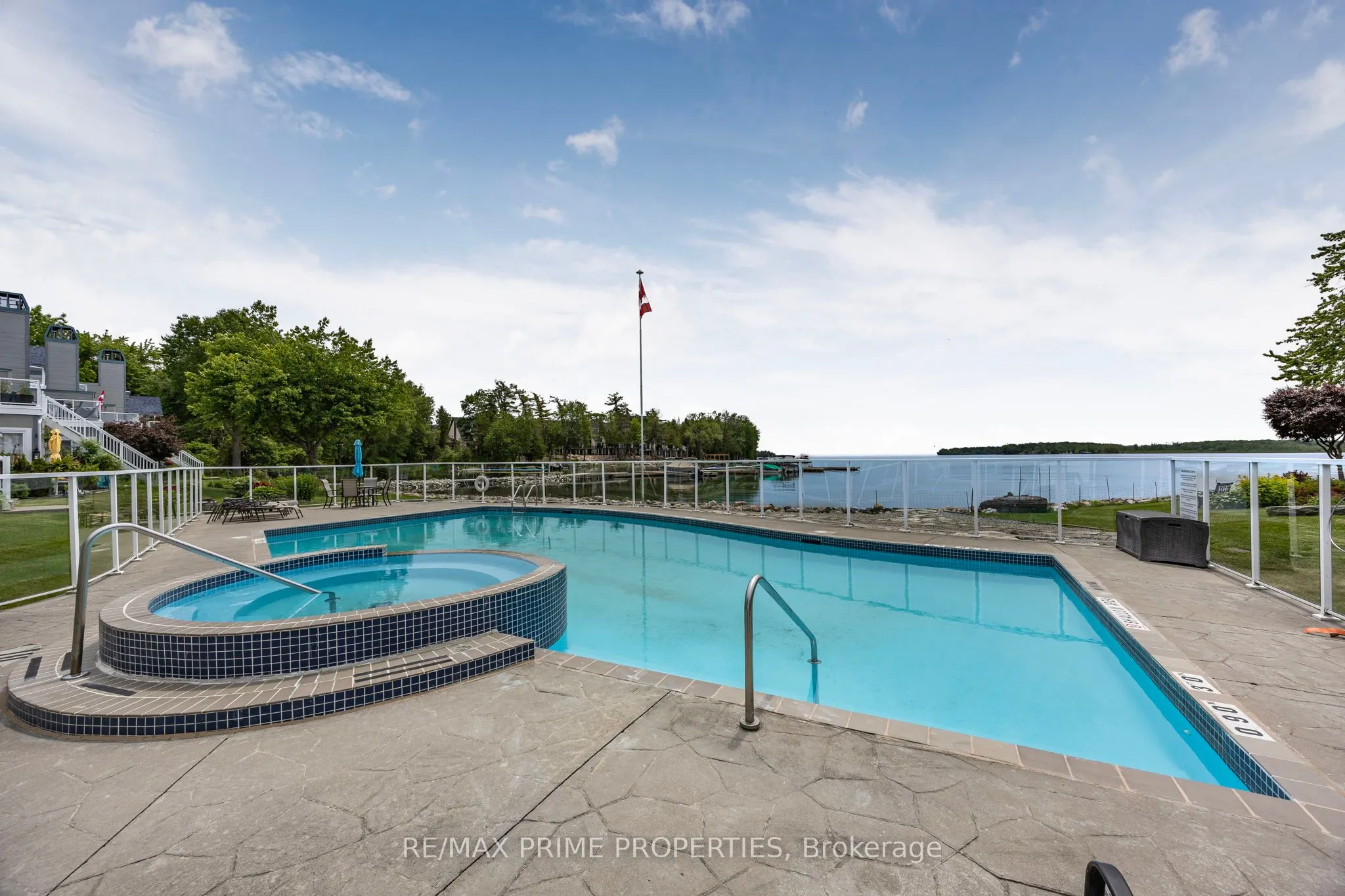 585 Atherley Road, #201