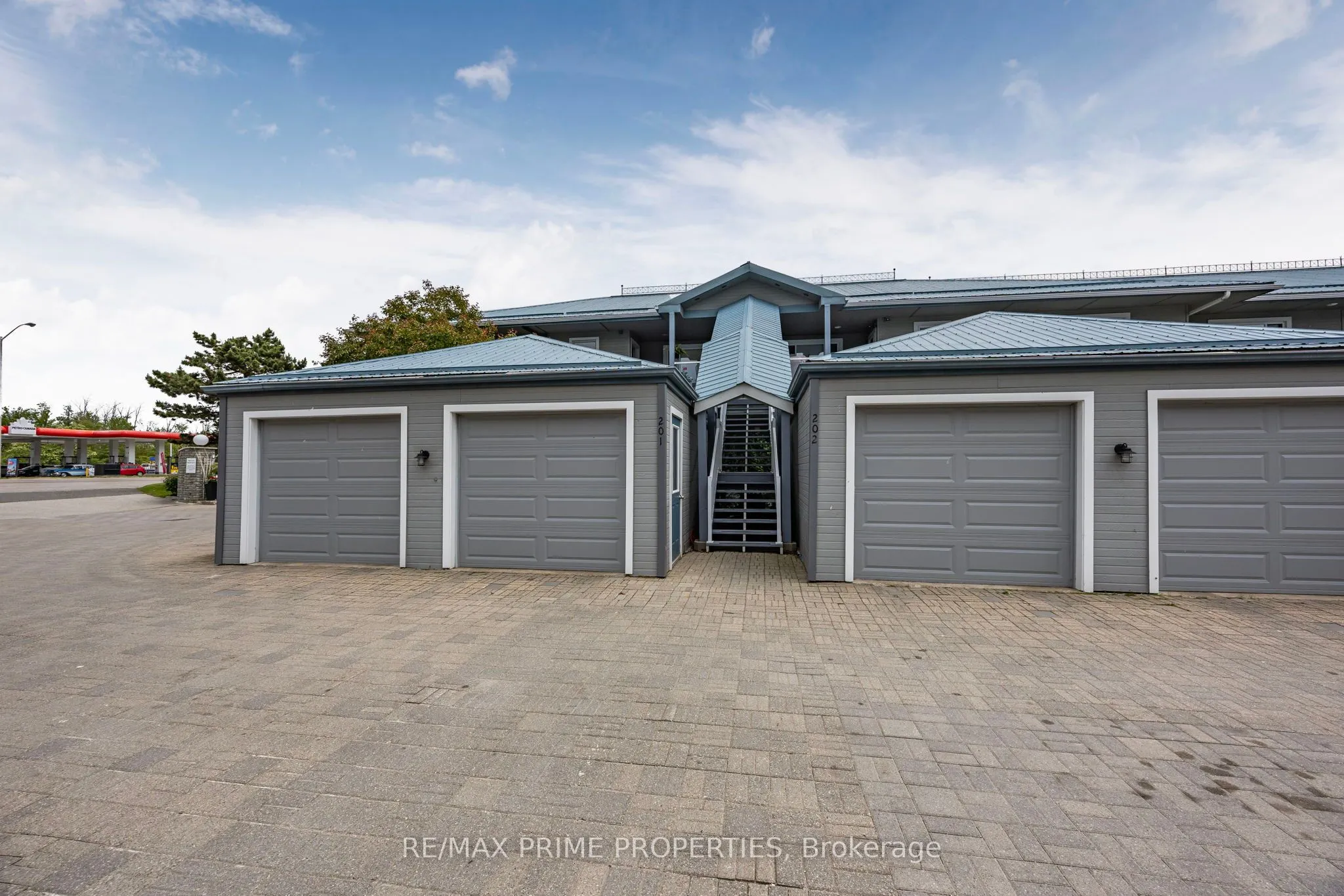 585 Atherley Road, #201