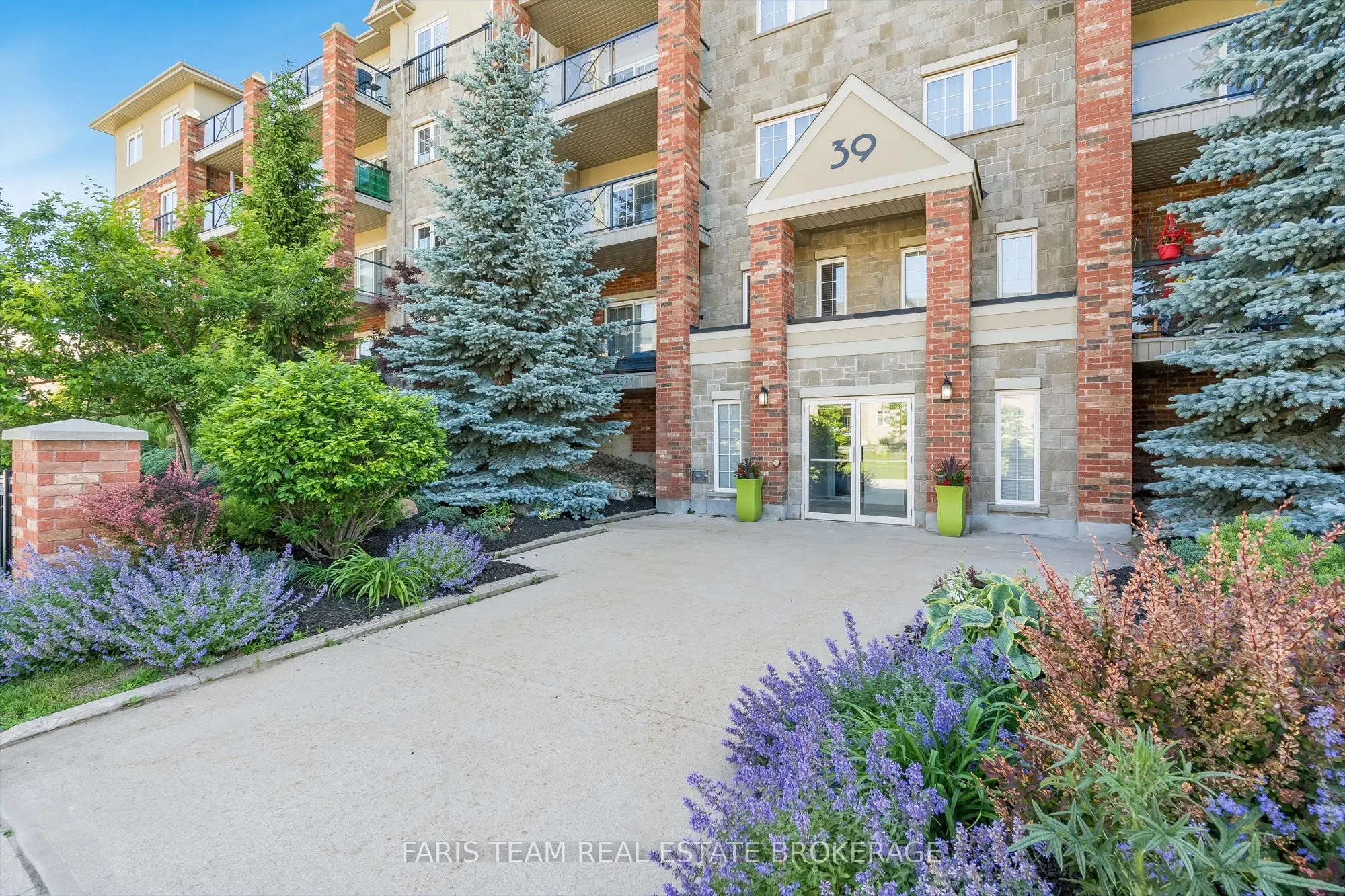 39 Ferndale Drive S, #301