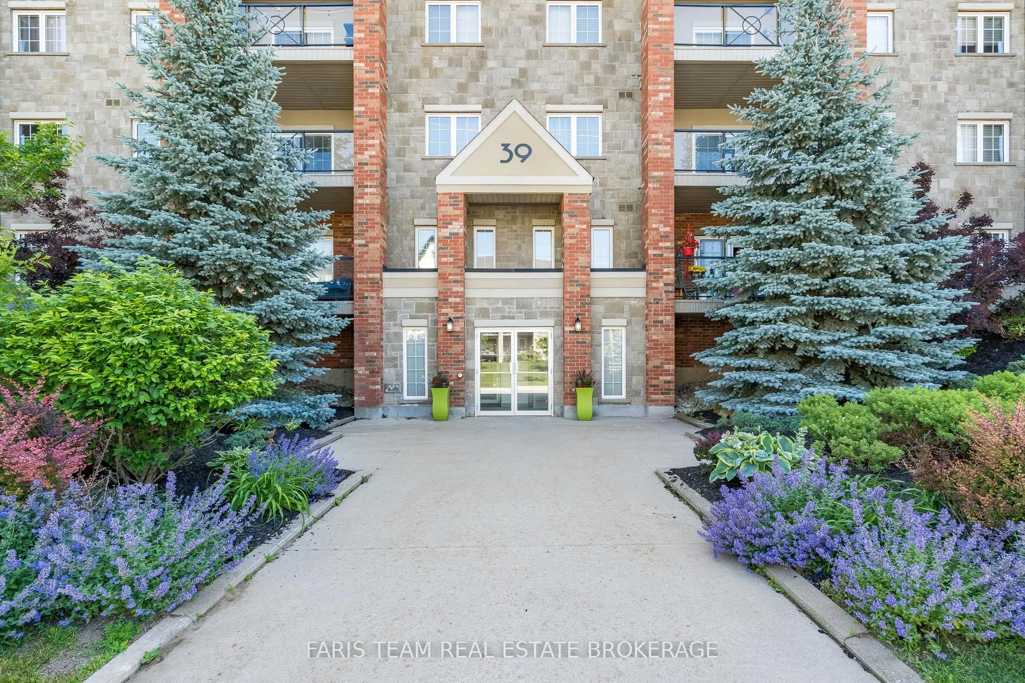 39 Ferndale Drive S, #301