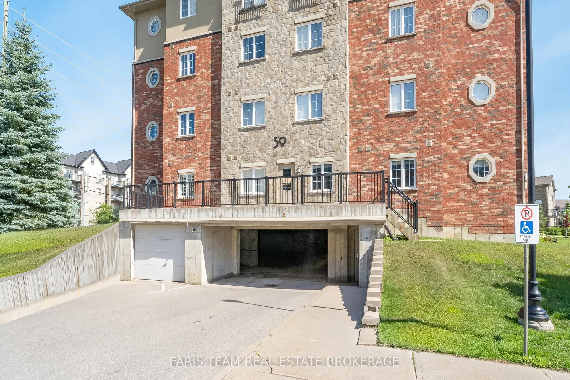 39 Ferndale Drive S, #301