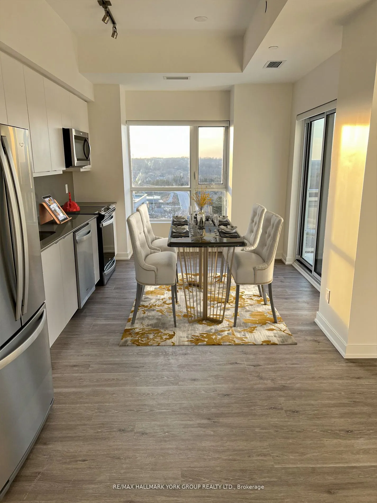 56 Lakeside Terrace, #1105