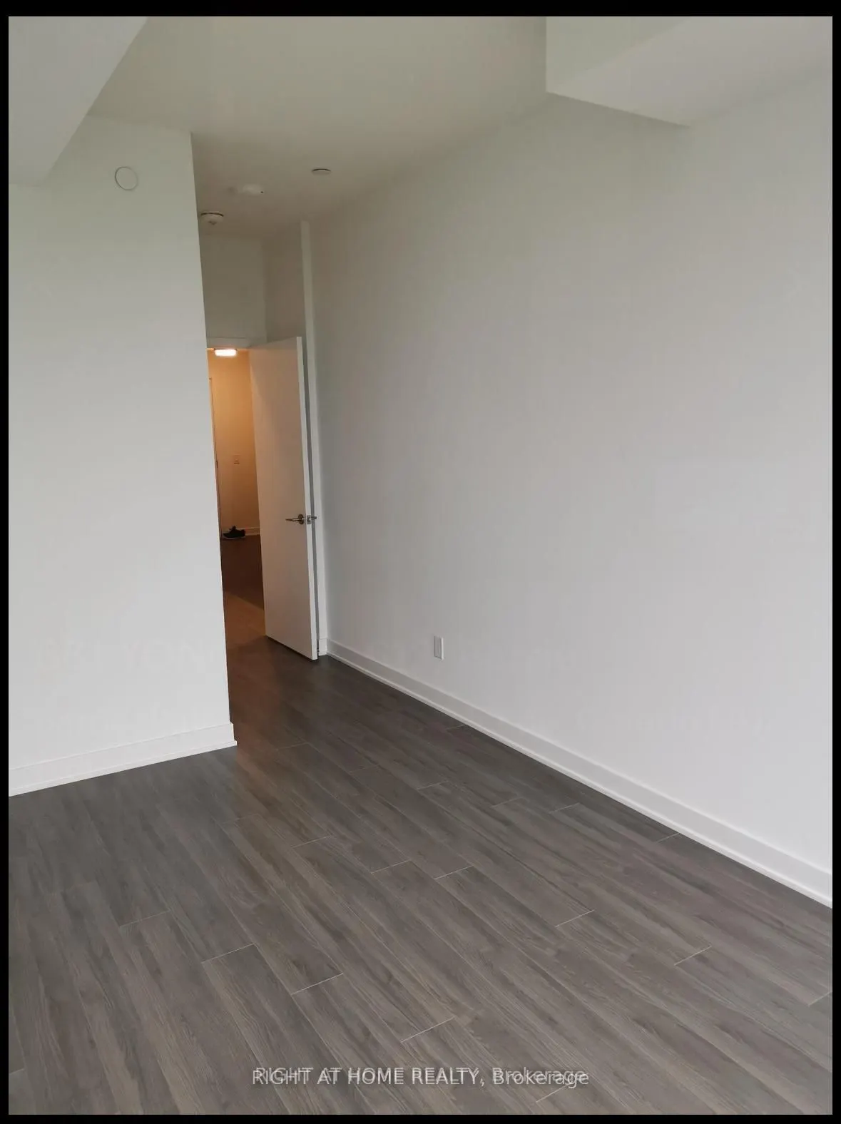 681 YONGE Street E, #612