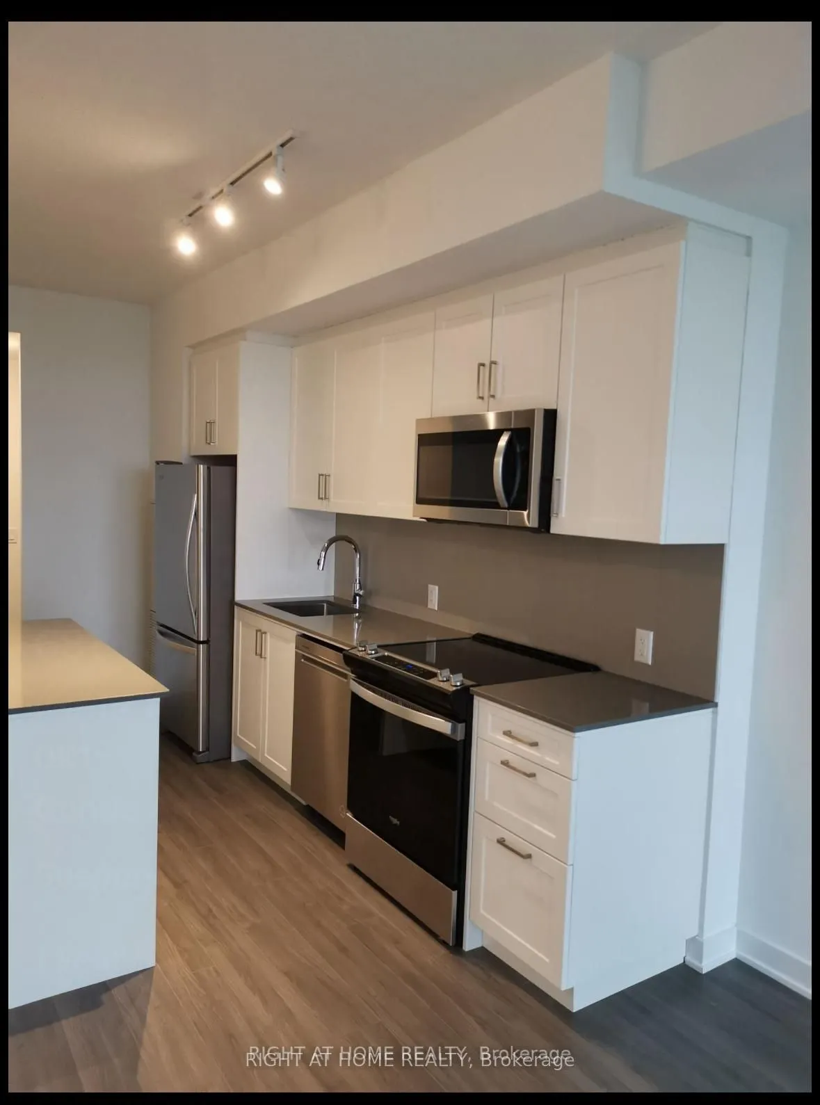 681 YONGE Street E, #612