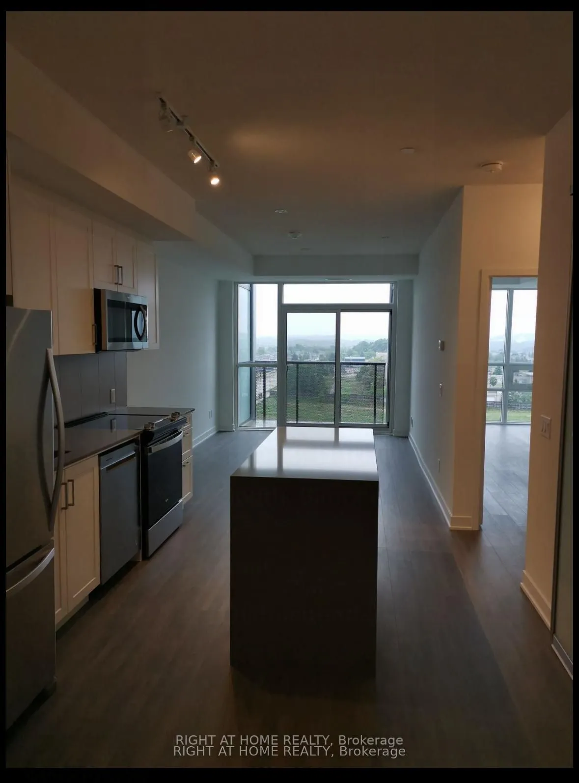 681 YONGE Street E, #612