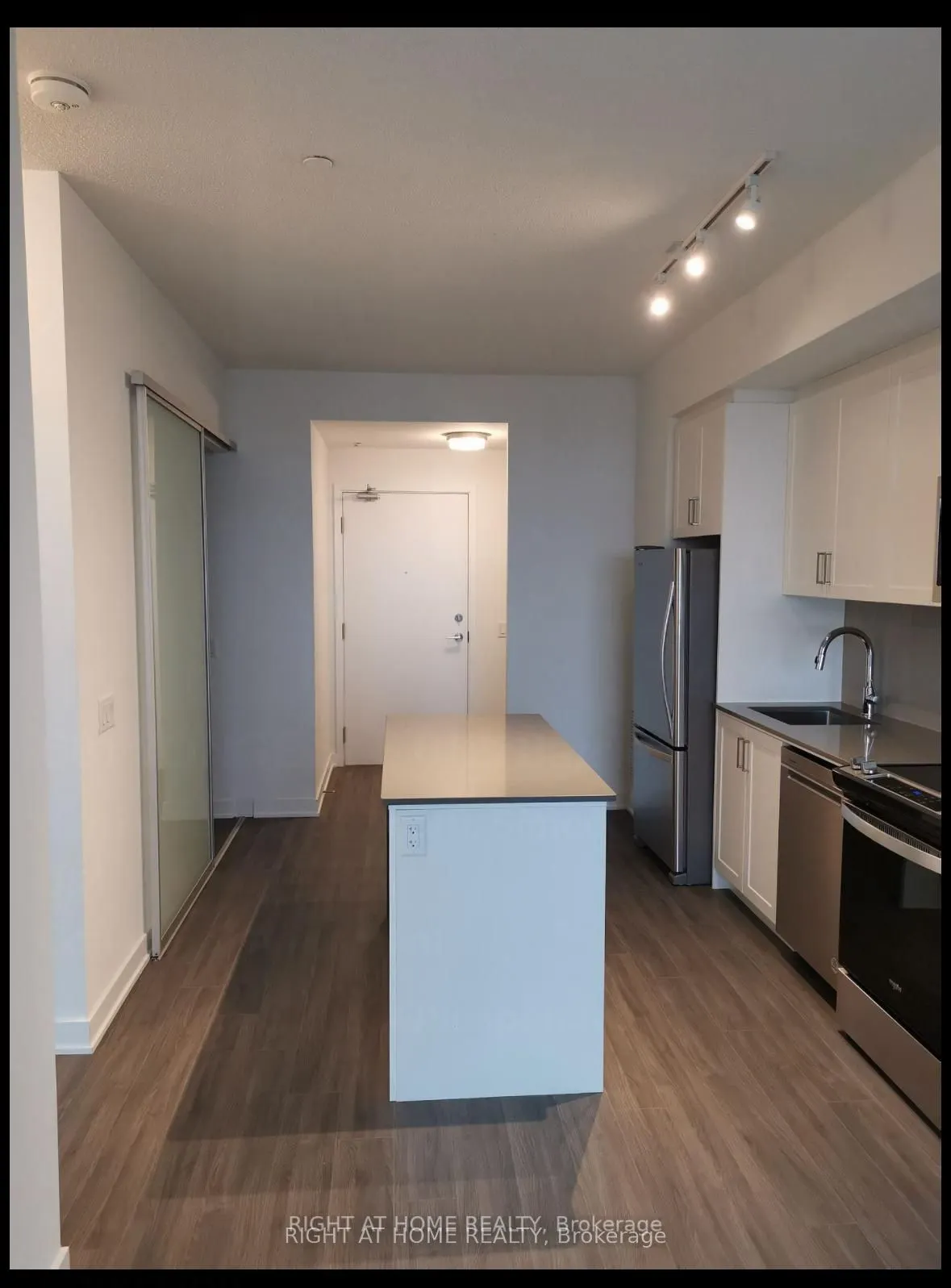 681 YONGE Street E, #612
