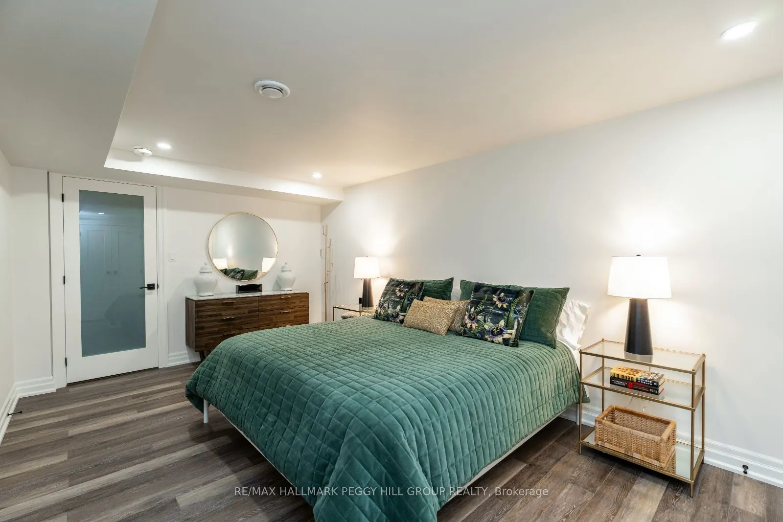 2 Sunnyside Avenue