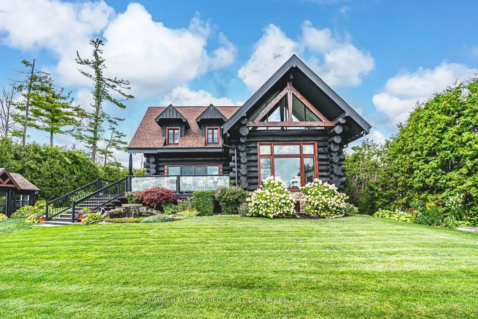 2 Sunnyside Avenue