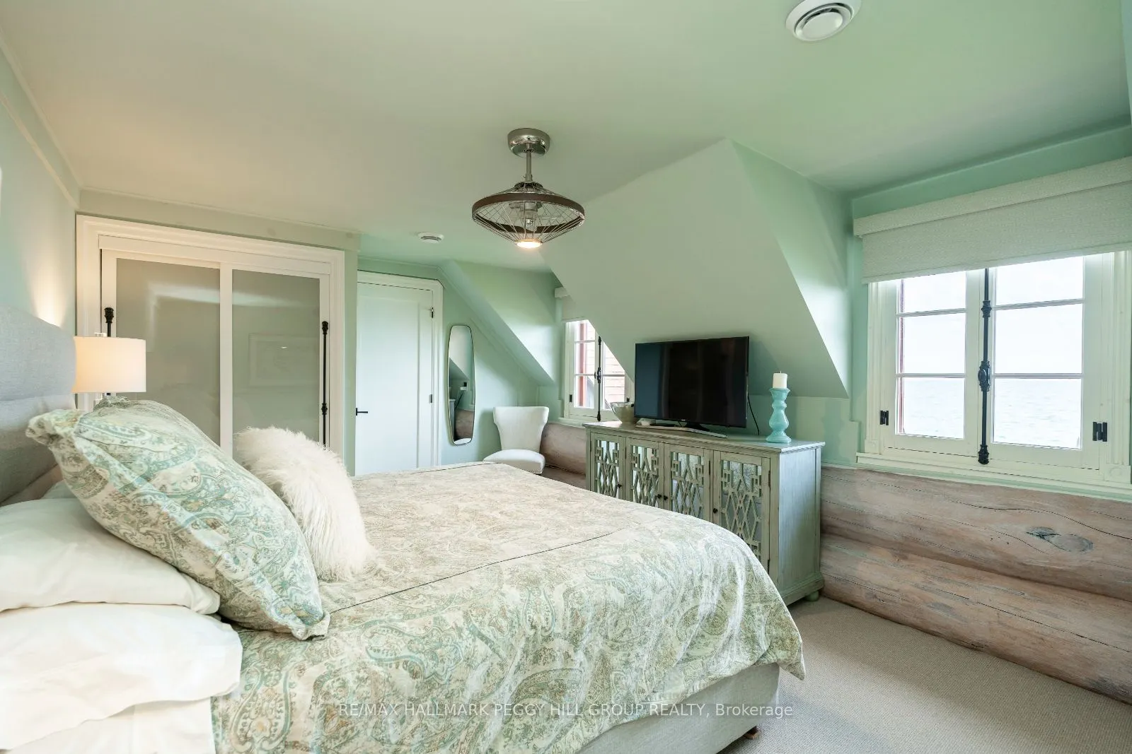 2 Sunnyside Avenue