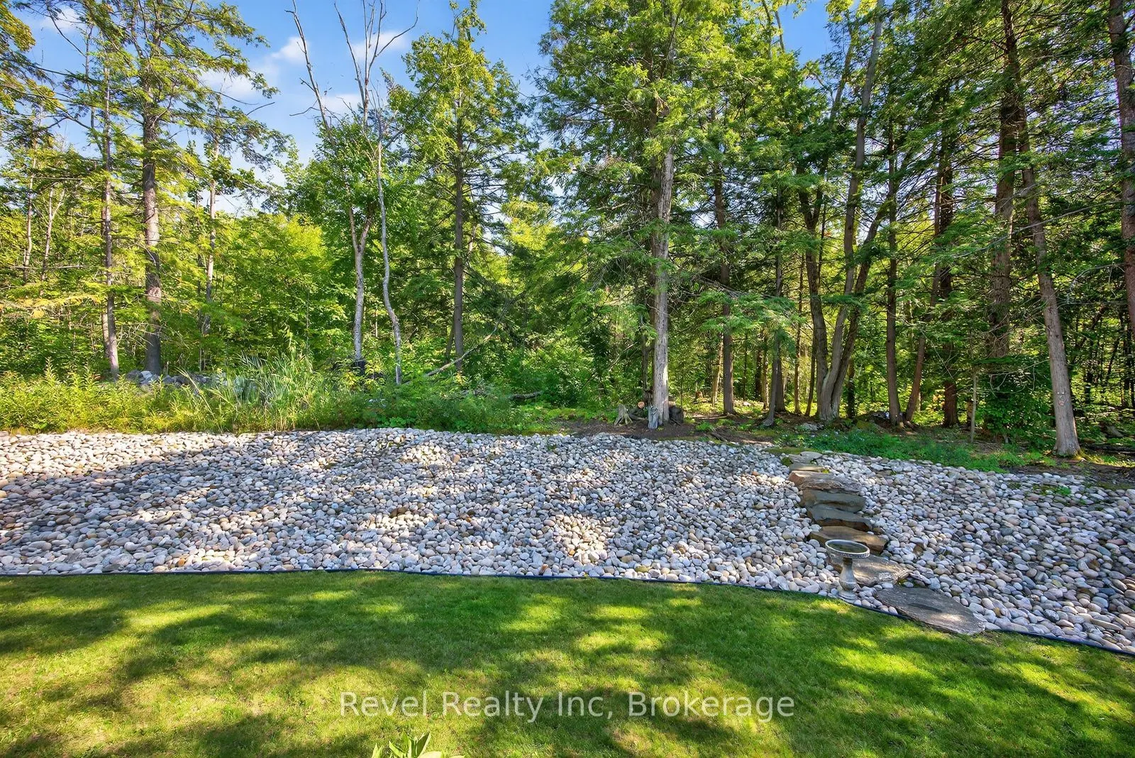 517 Silverbirch Drive