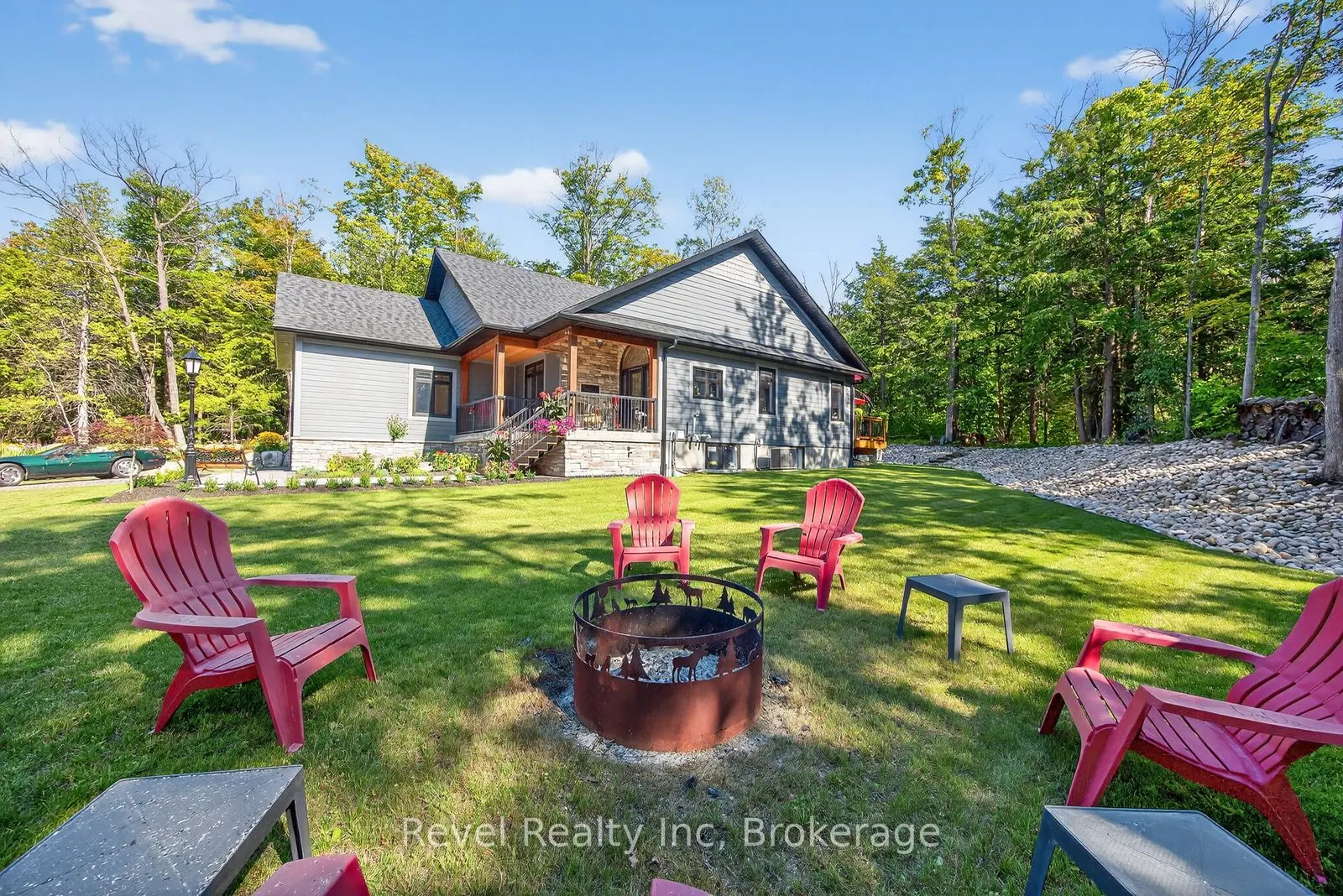 517 Silverbirch Drive