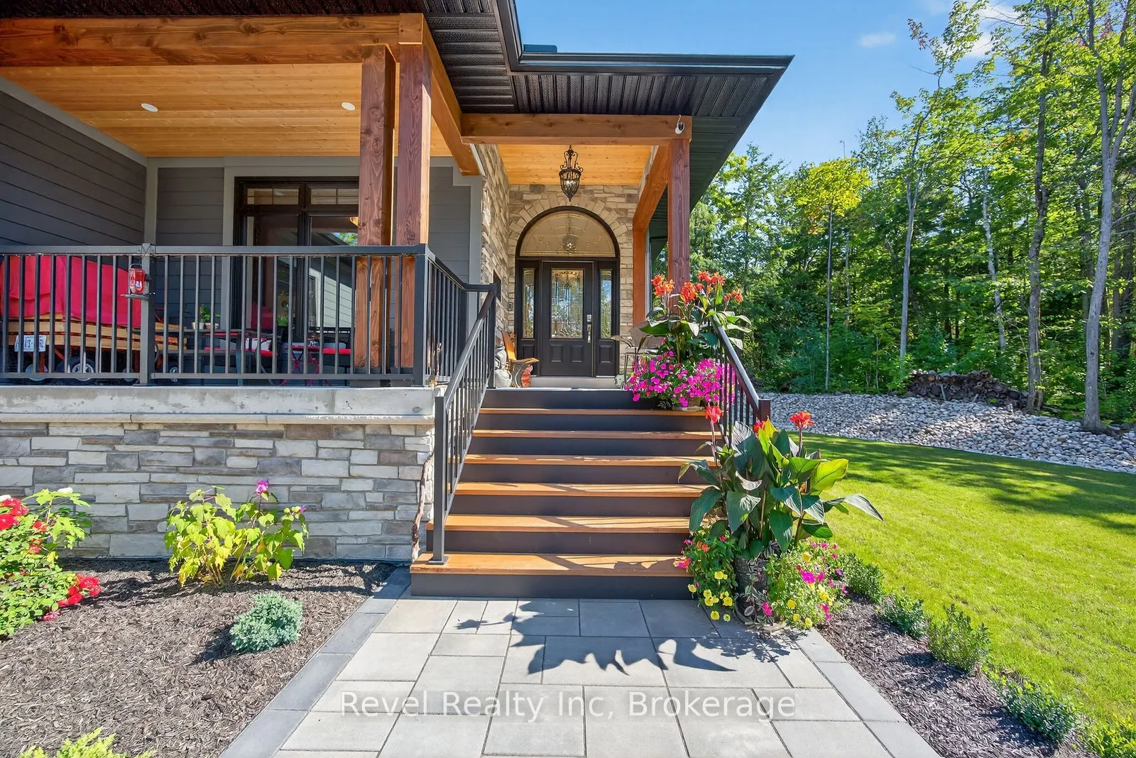 517 Silverbirch Drive