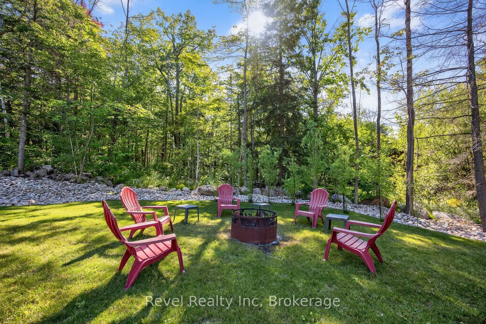 517 Silverbirch Drive