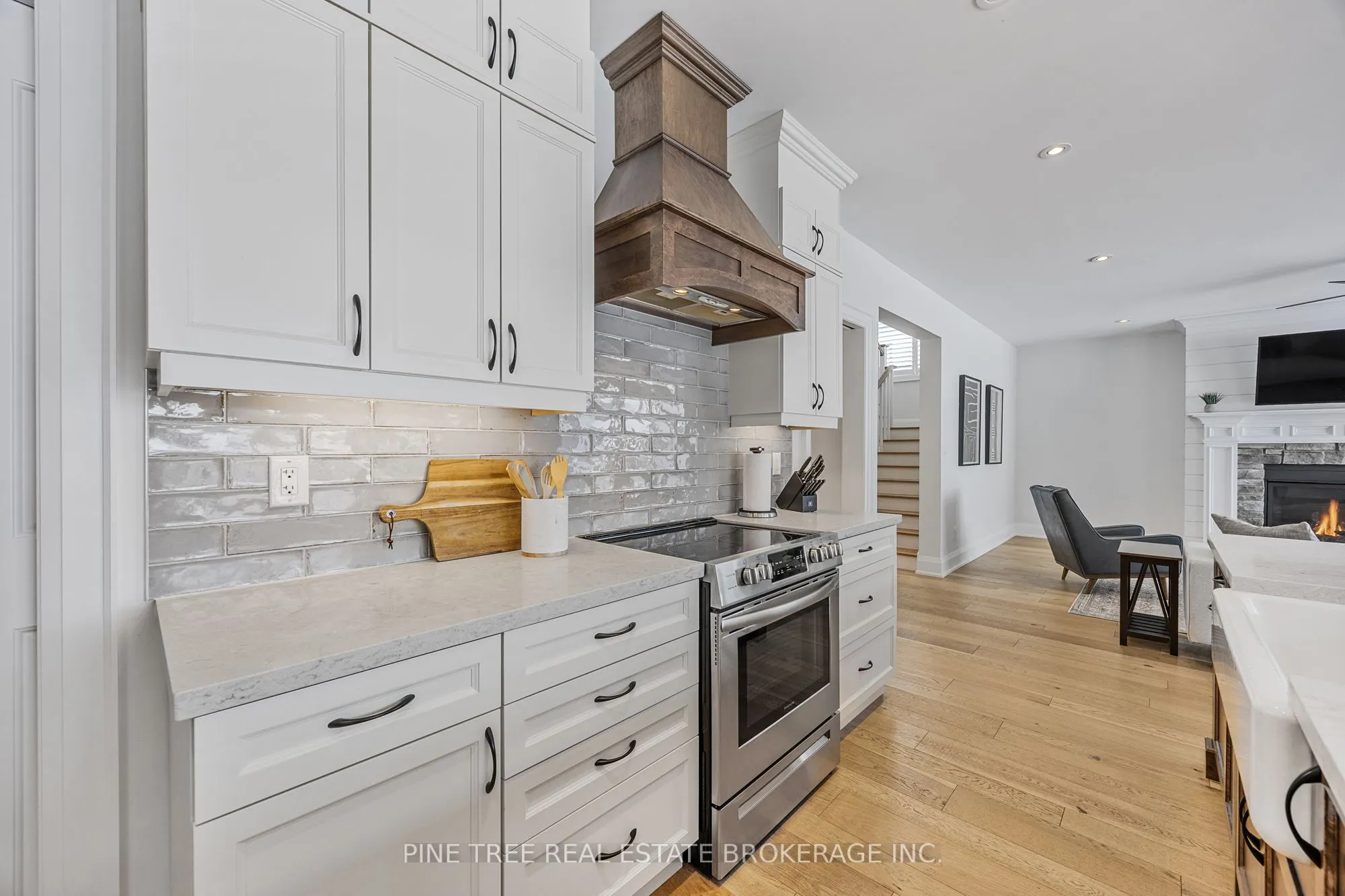 6 Colborne Street