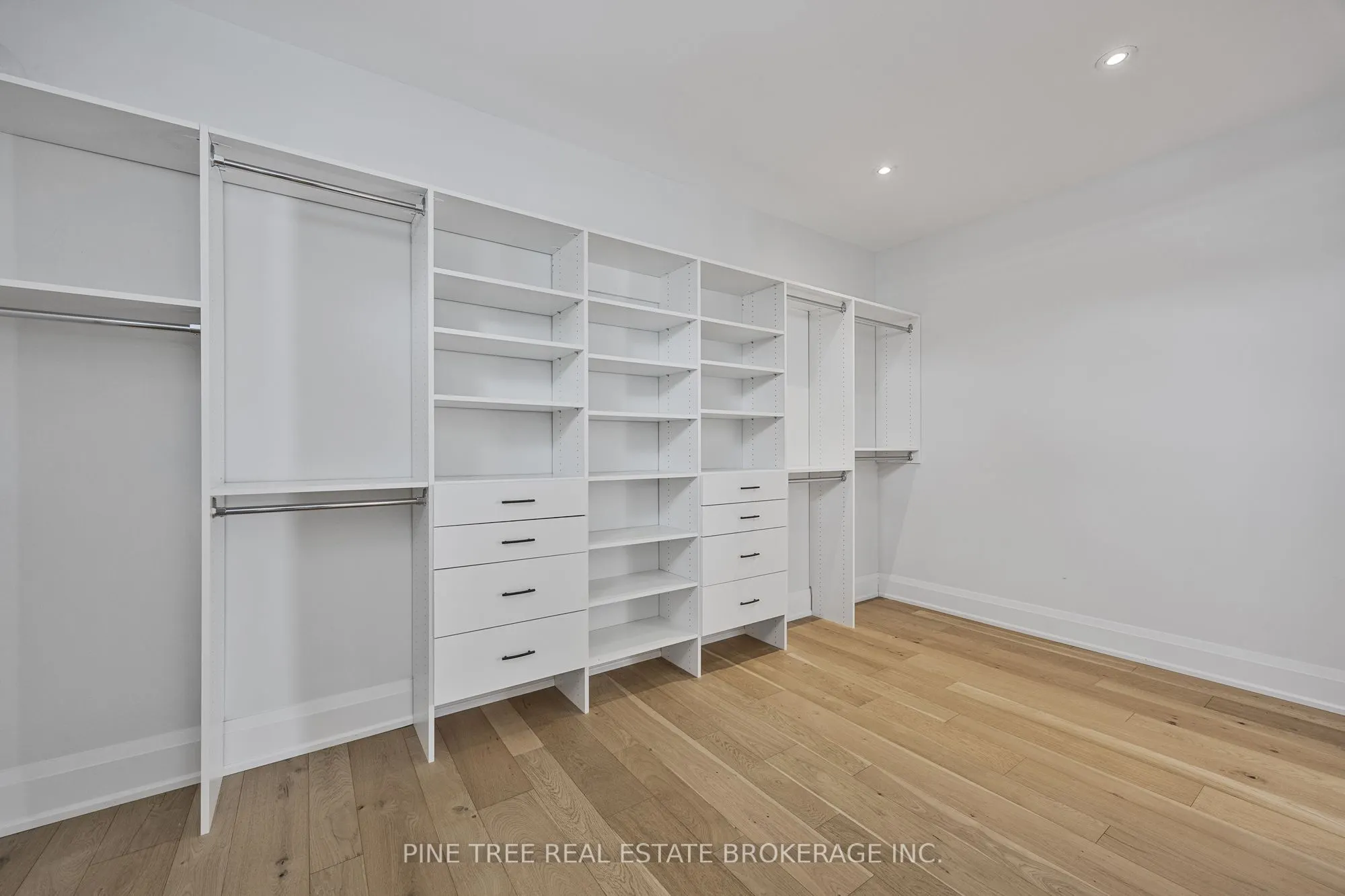 6 Colborne Street