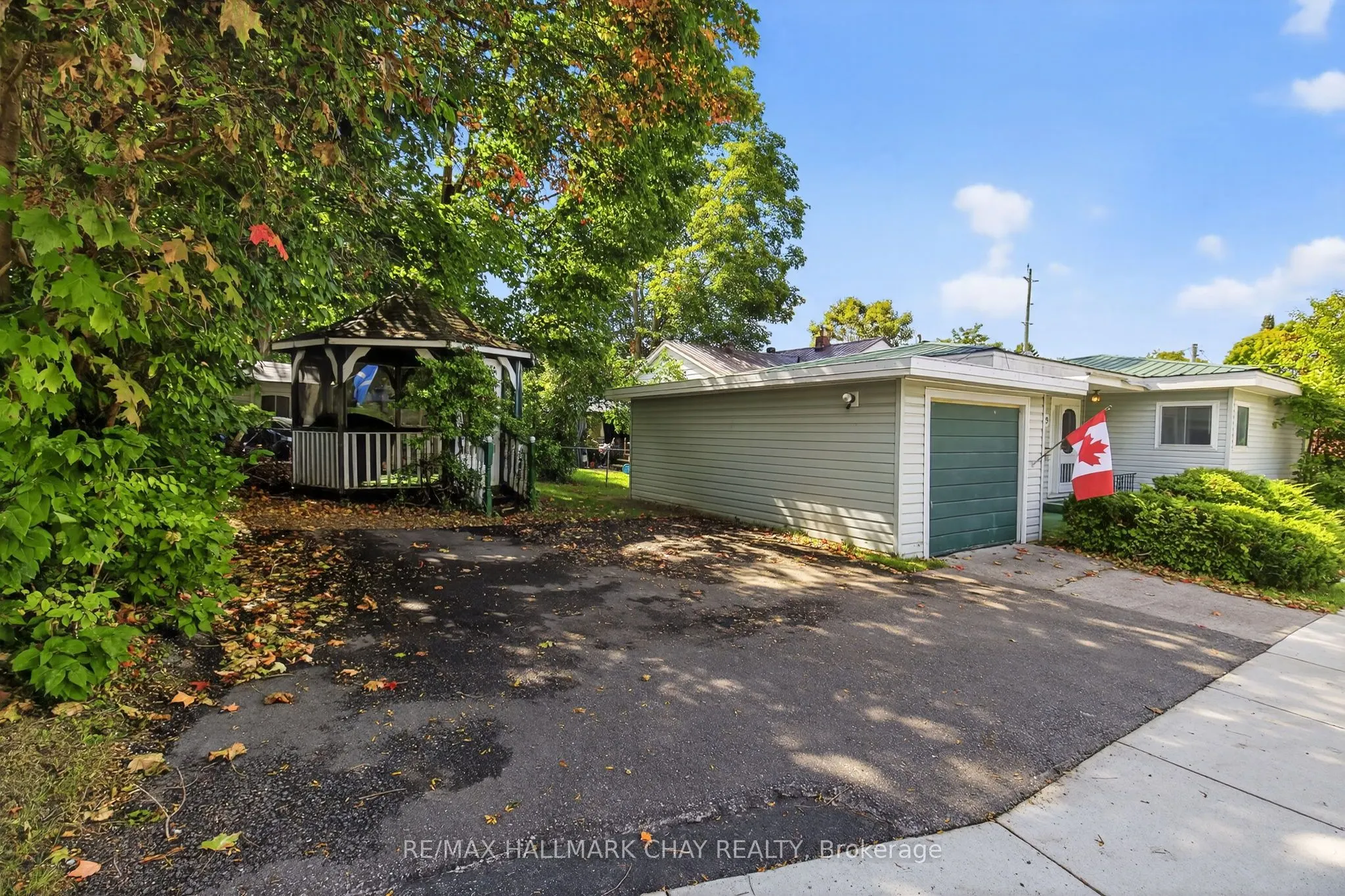 319 Mississaga Street W