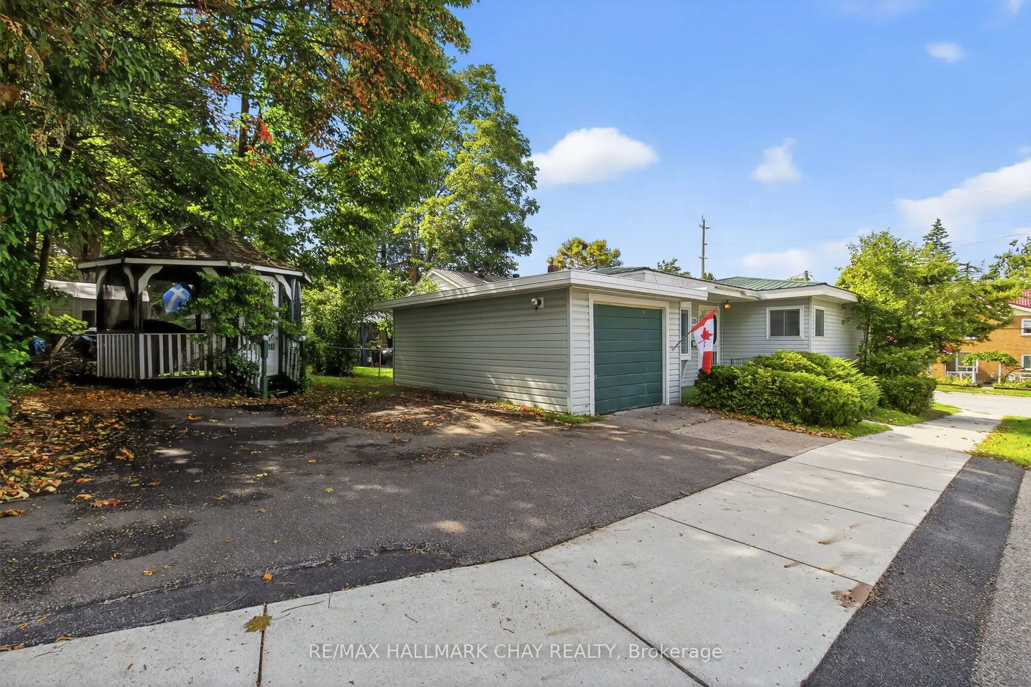 319 Mississaga Street W