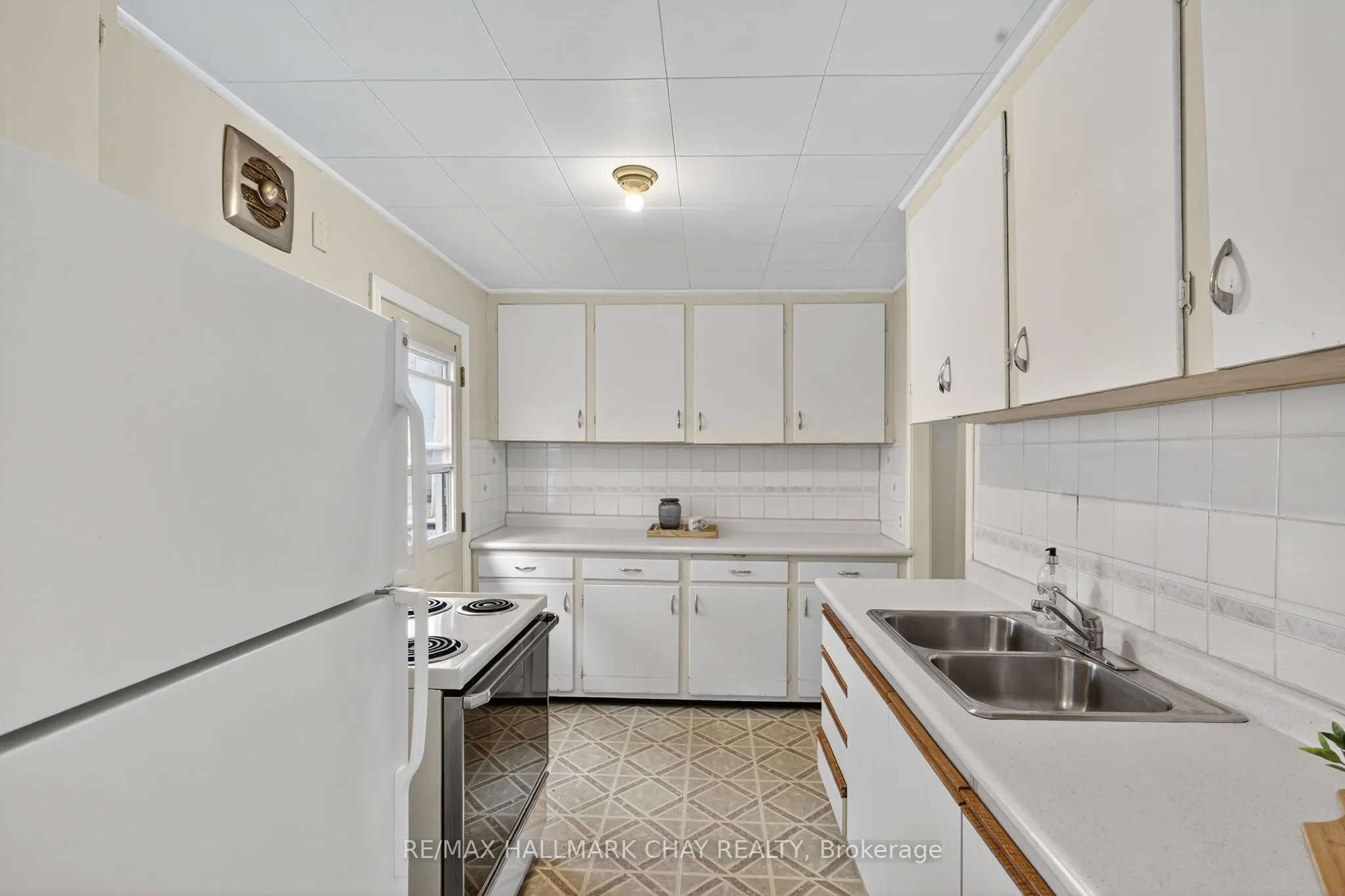 319 Mississaga Street W