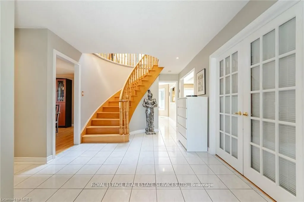 125 Ferndale Drive S