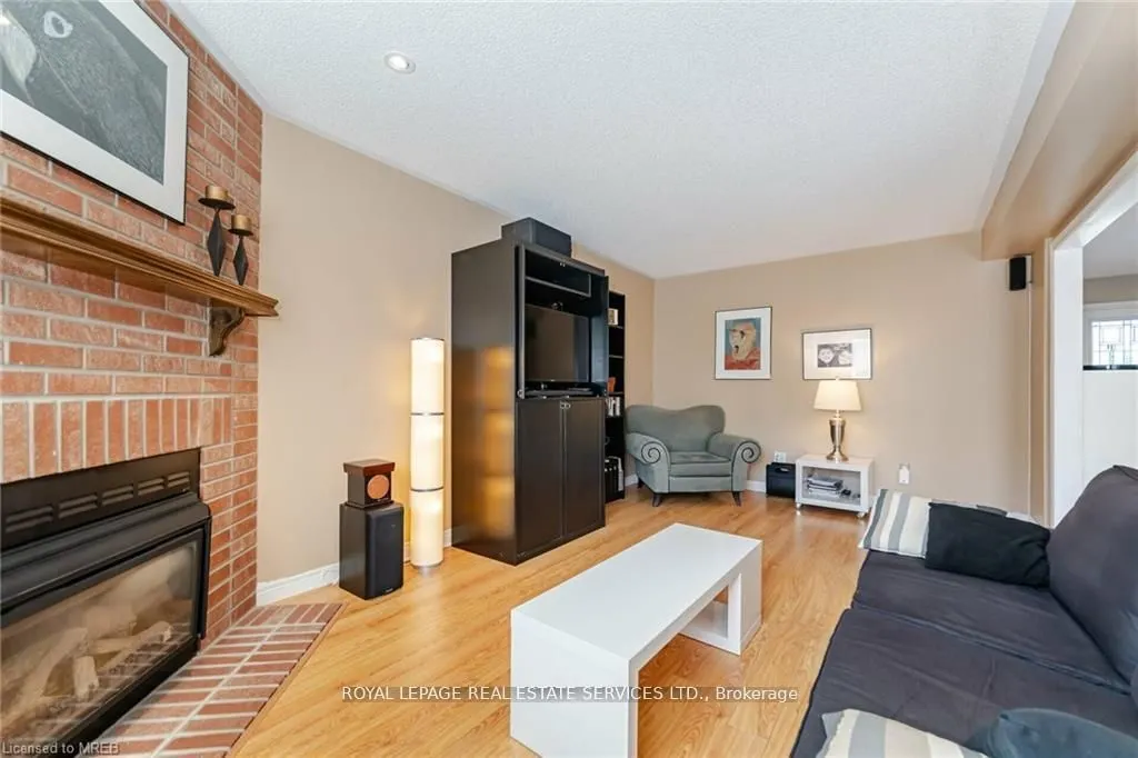 125 Ferndale Drive S