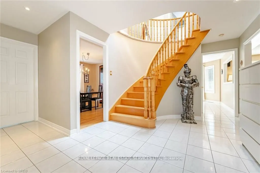 125 Ferndale Drive S
