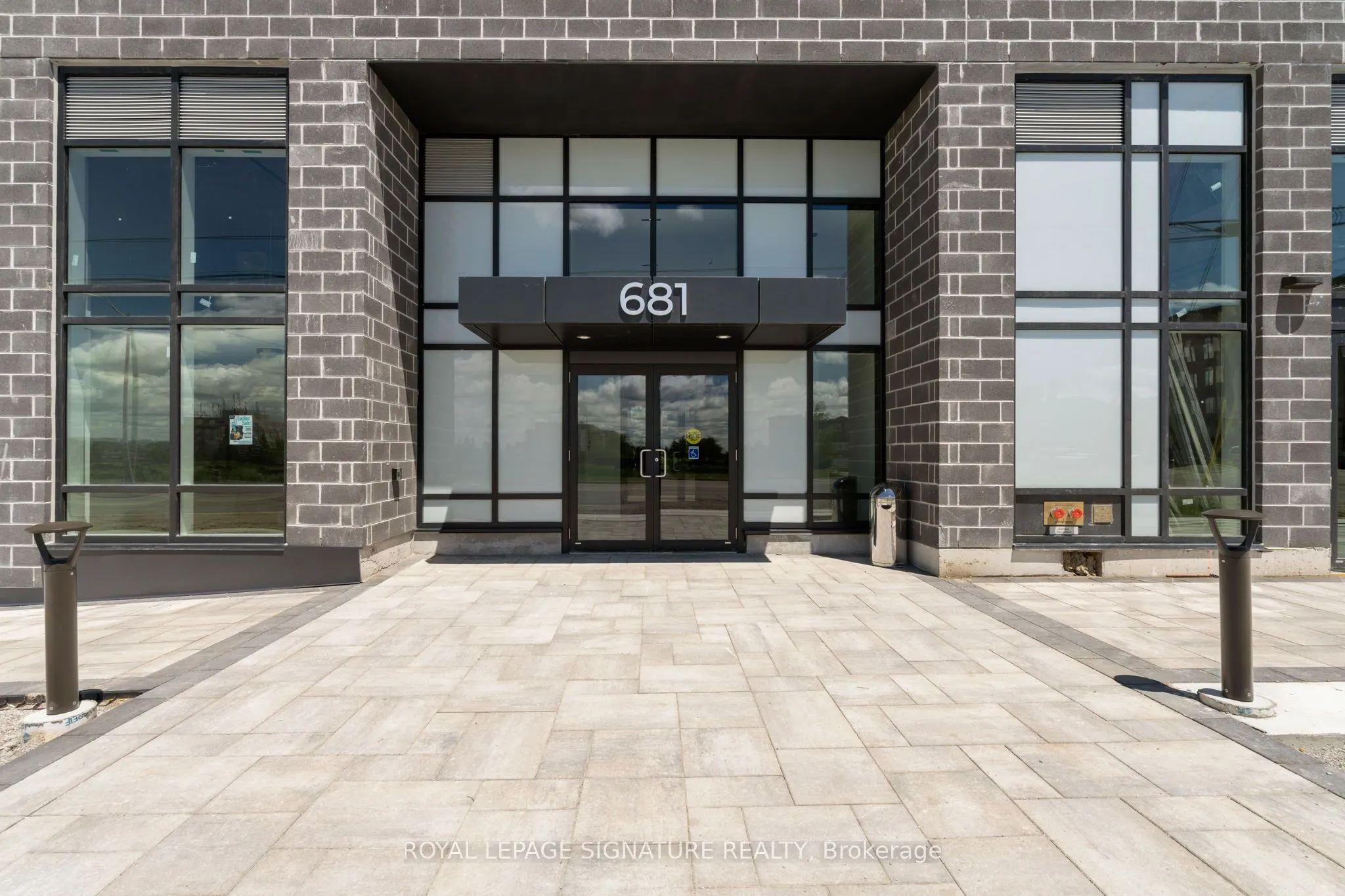 681 Yonge Street, #421