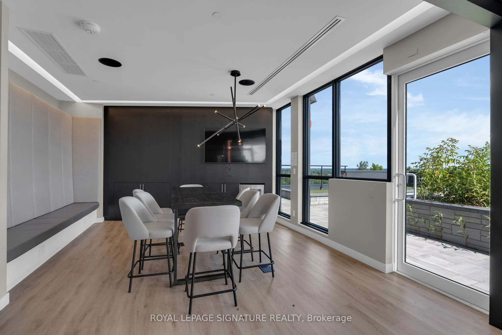681 Yonge Street, #421