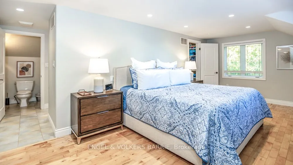 112 Lakeshore Road W