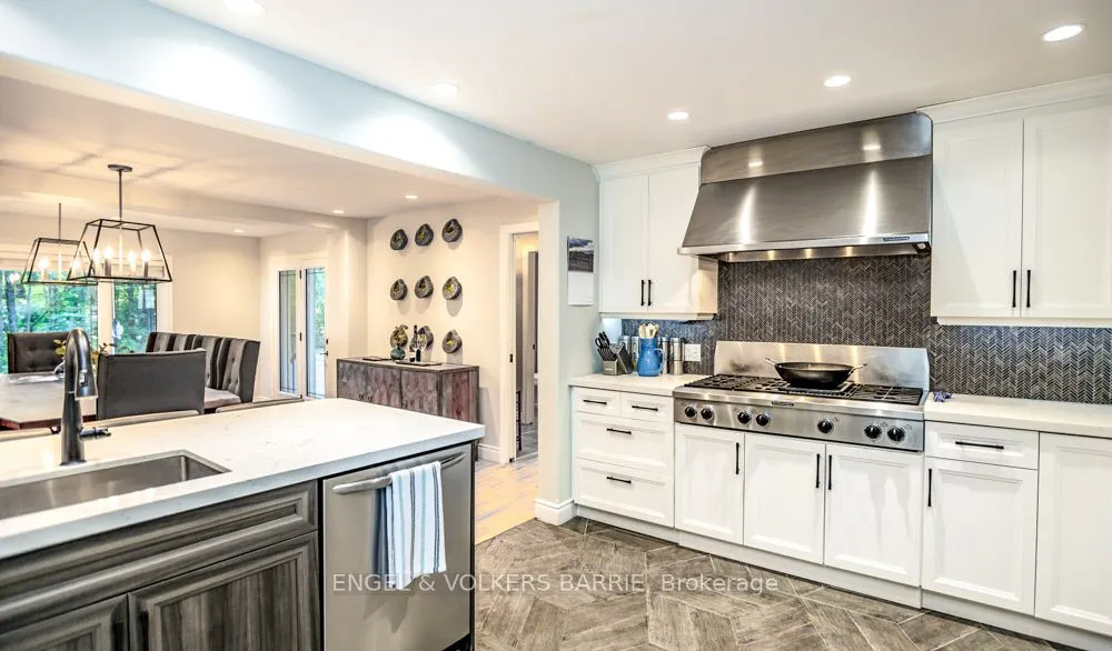 112 Lakeshore Road W