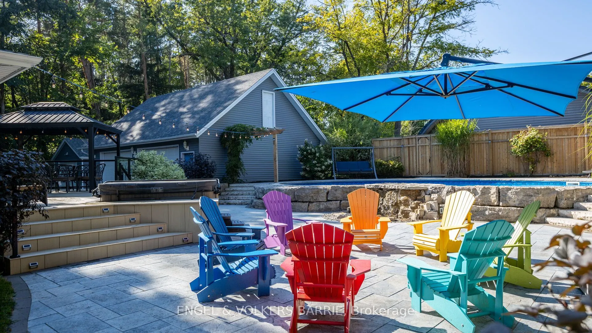 112 Lakeshore Road W