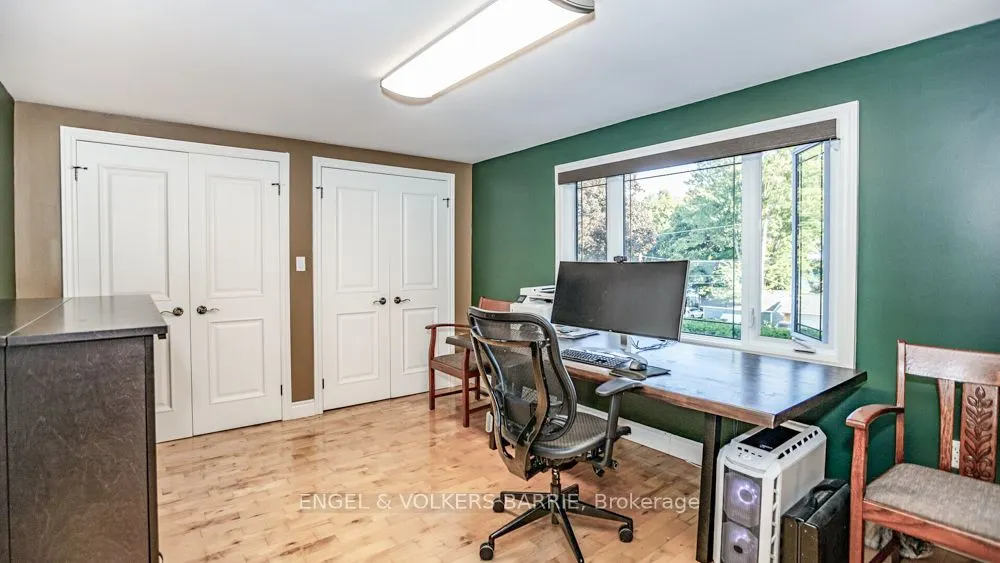 112 Lakeshore Road W