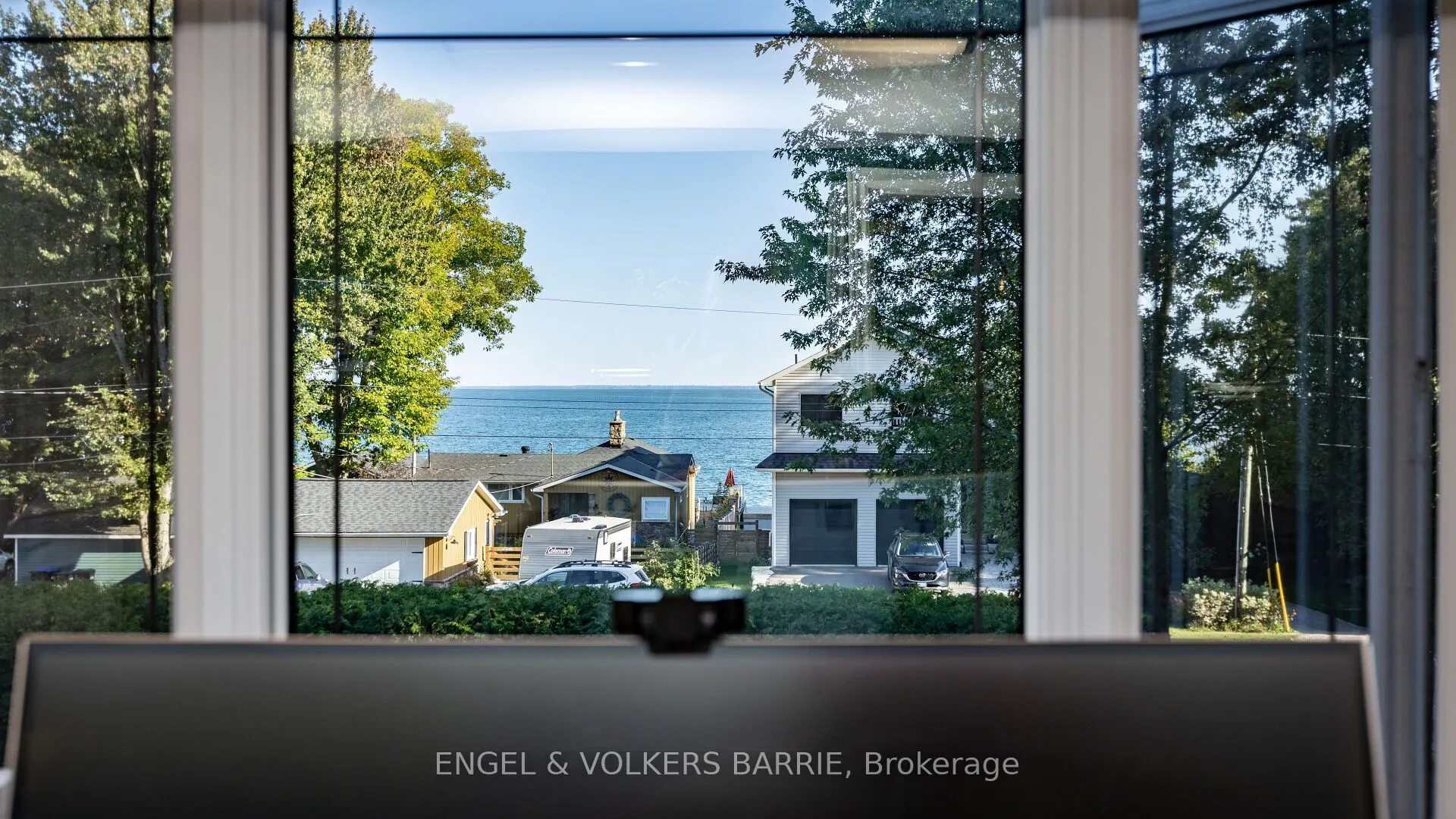 112 Lakeshore Road W