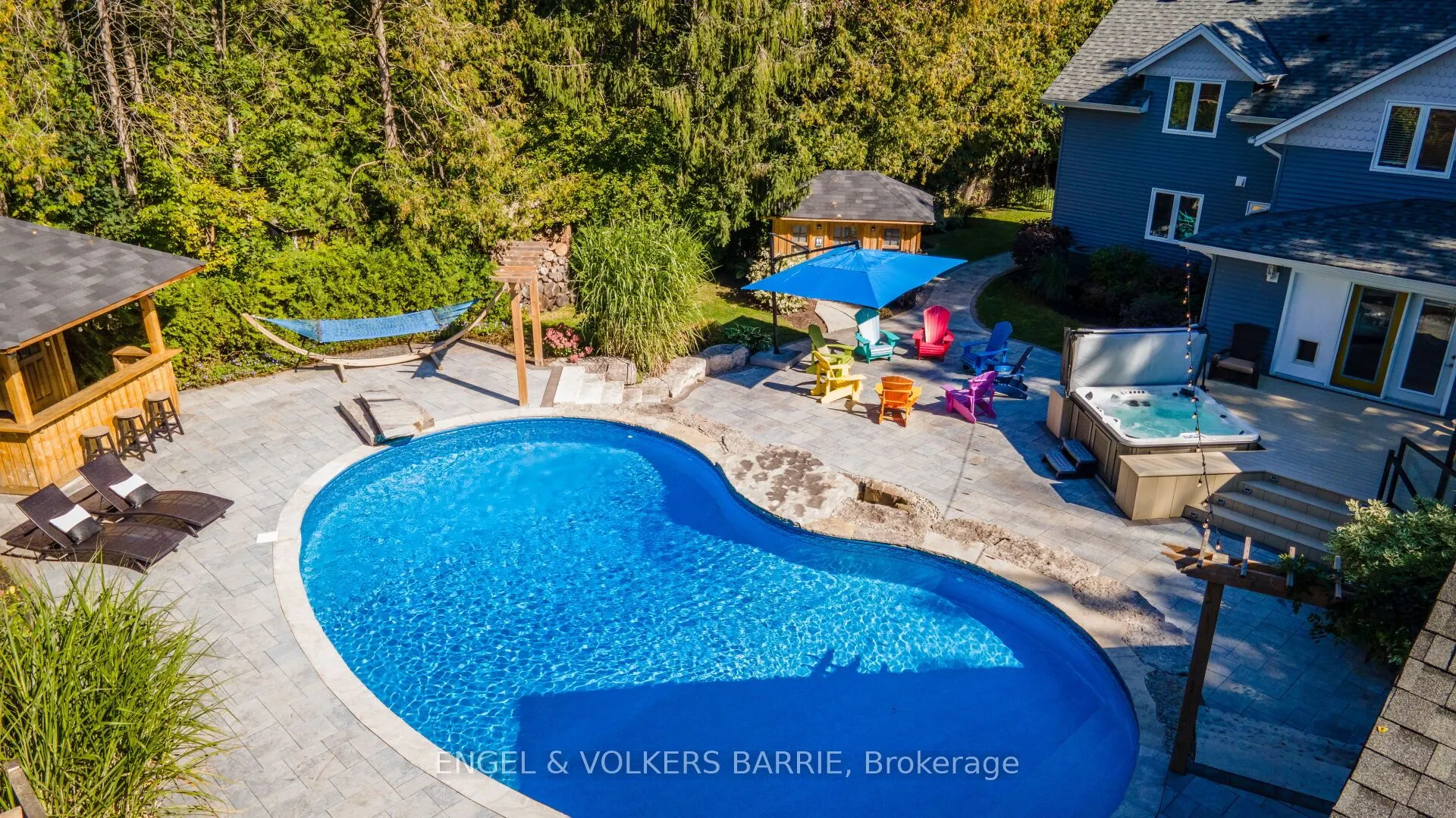 112 Lakeshore Road W