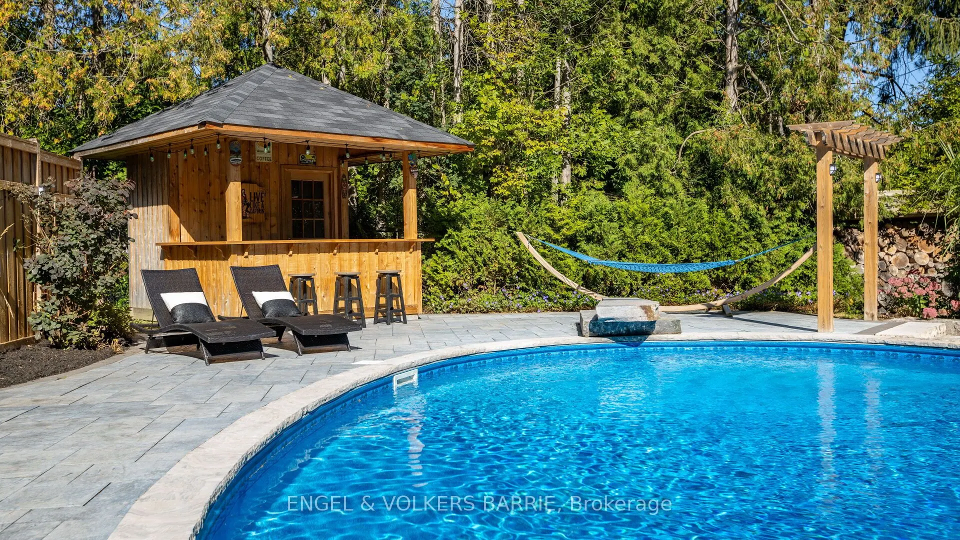 112 Lakeshore Road W