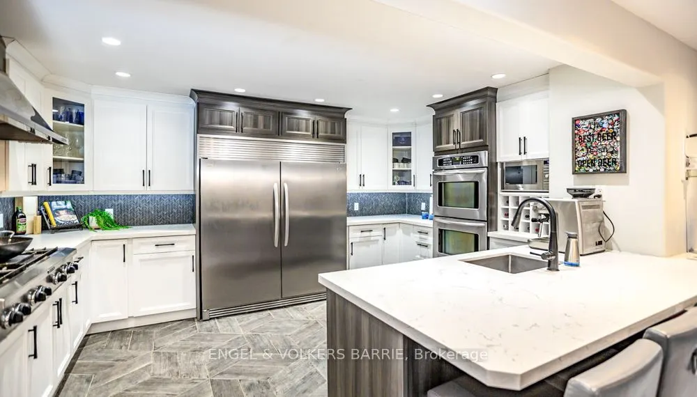 112 Lakeshore Road W
