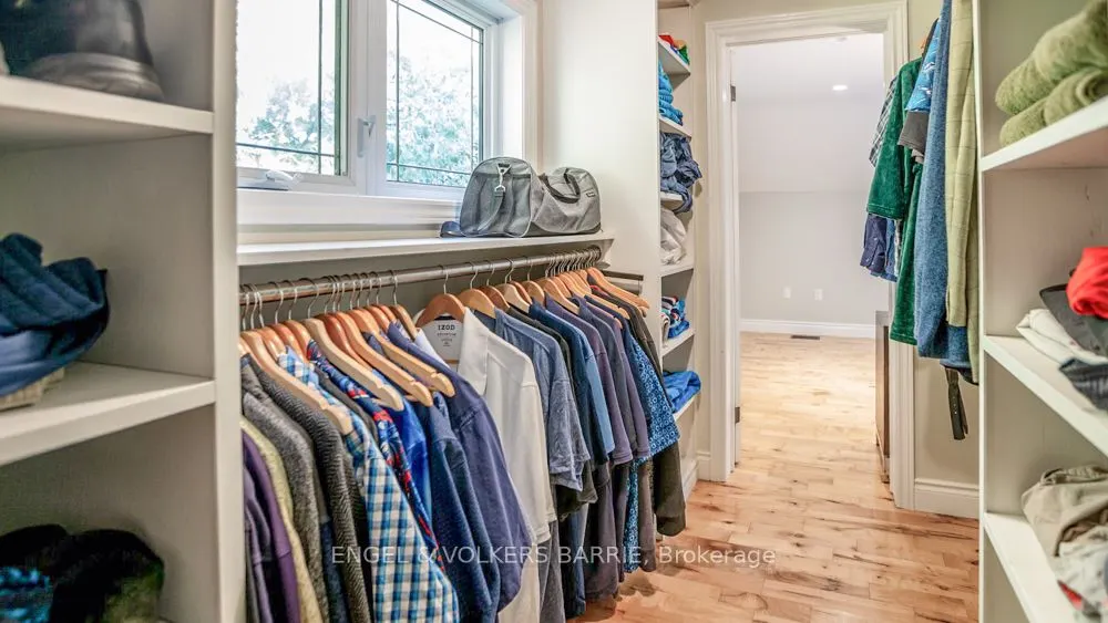 112 Lakeshore Road W
